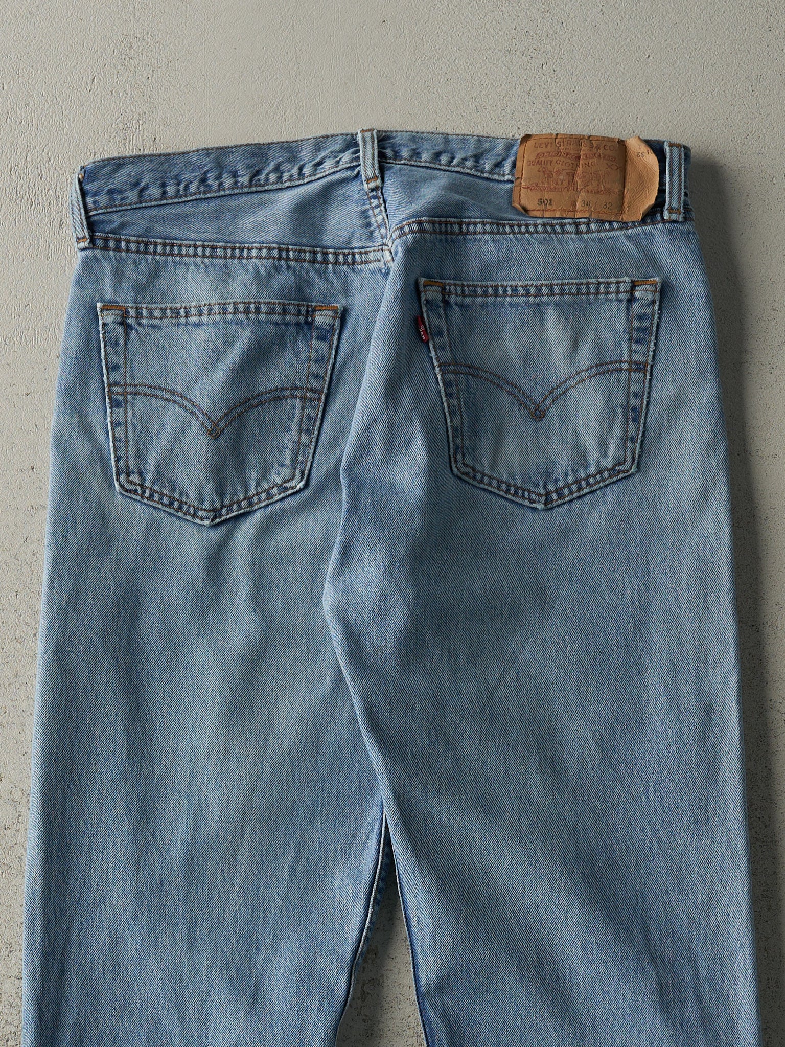 Vintage 90s Light Wash Levi's 501 Jeans (33x31.5)