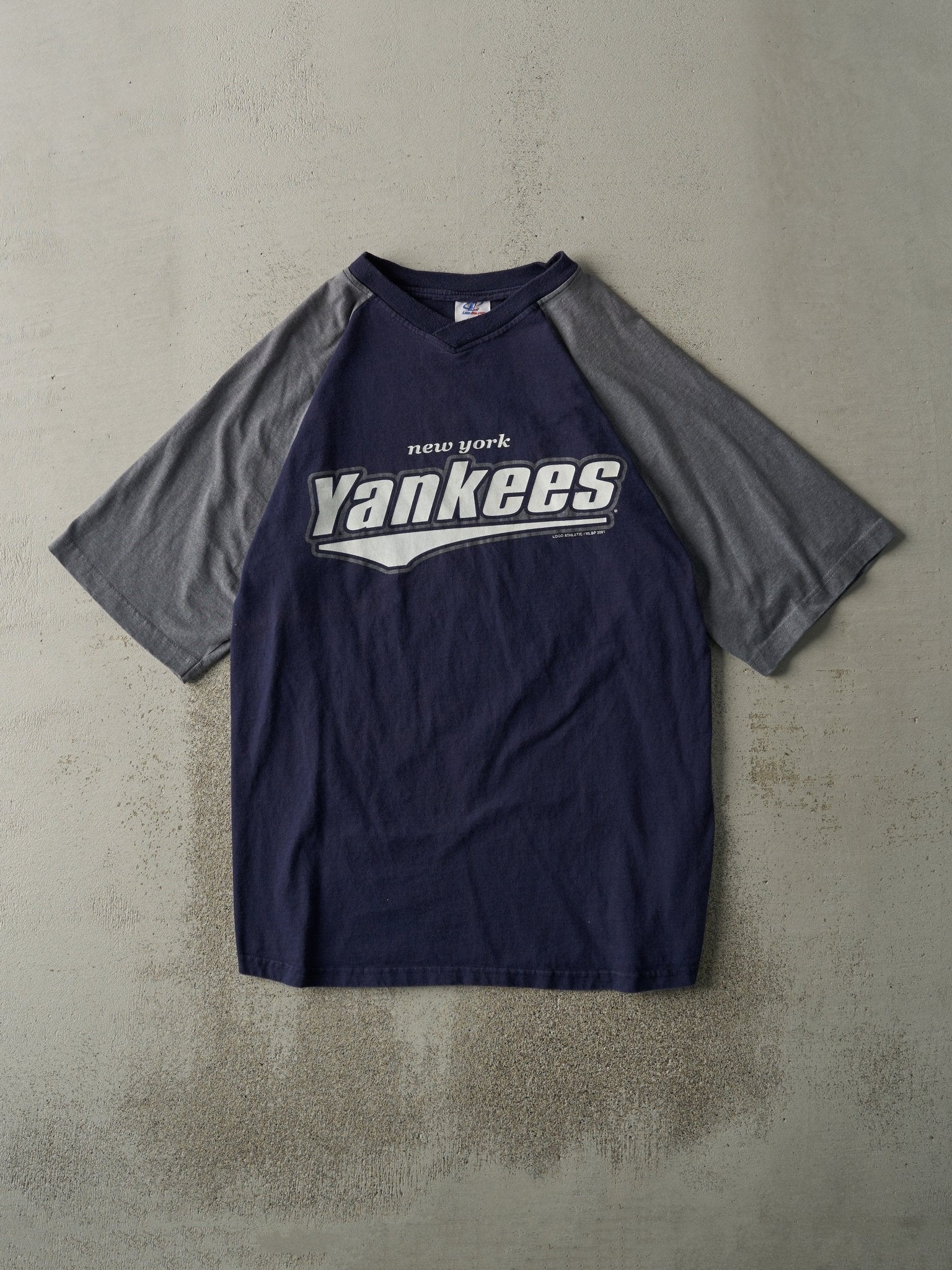 Vintage 01' Navy Blue New York Yankees Baseball Tee (M)