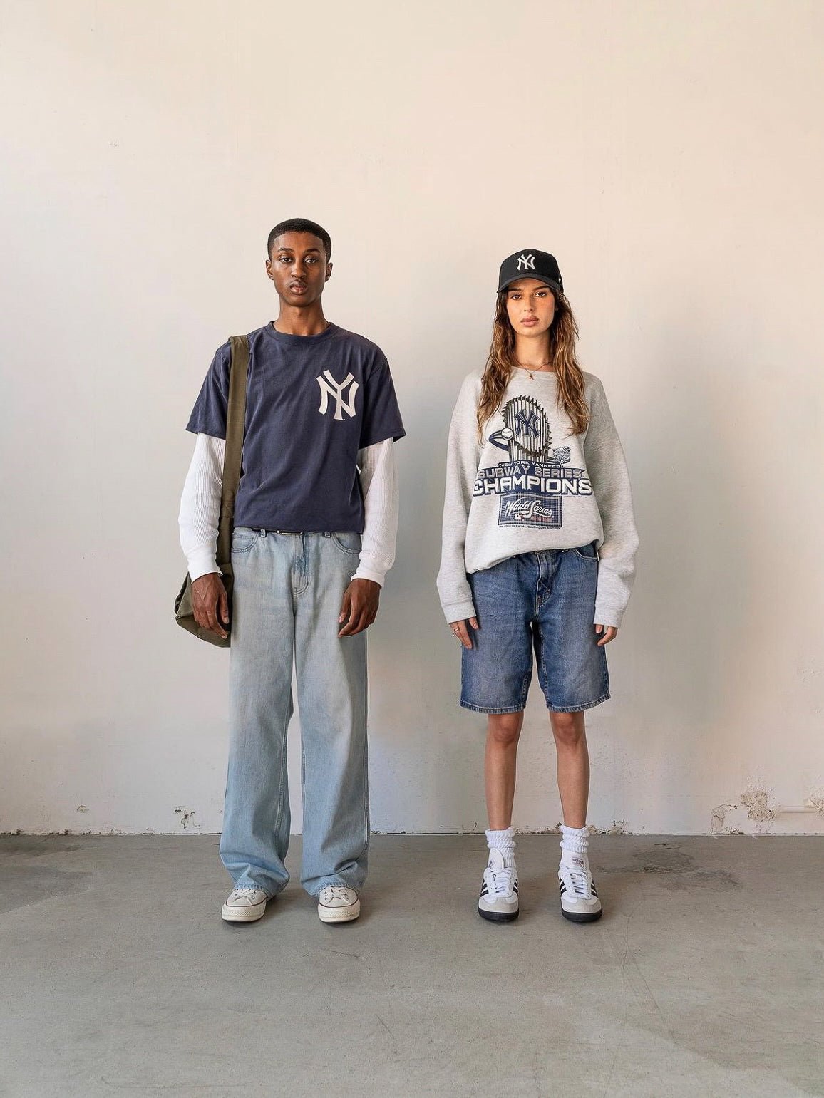 Vintage 00' Heather Grey New York Yankees Subway Series Champions Crewneck (M)
