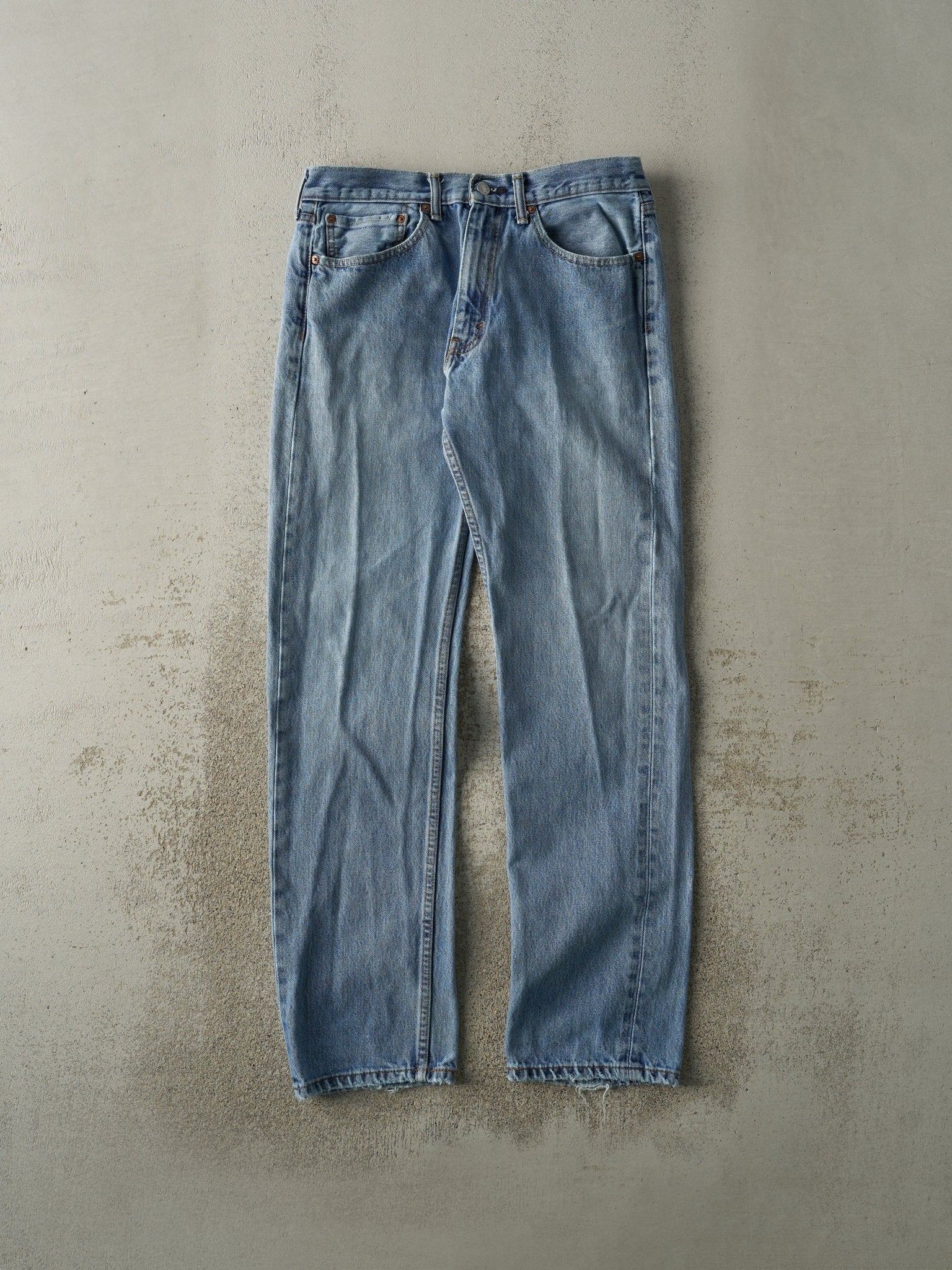 Vintage Y2K Mid Wash Levi's Jeans (33x32.5)