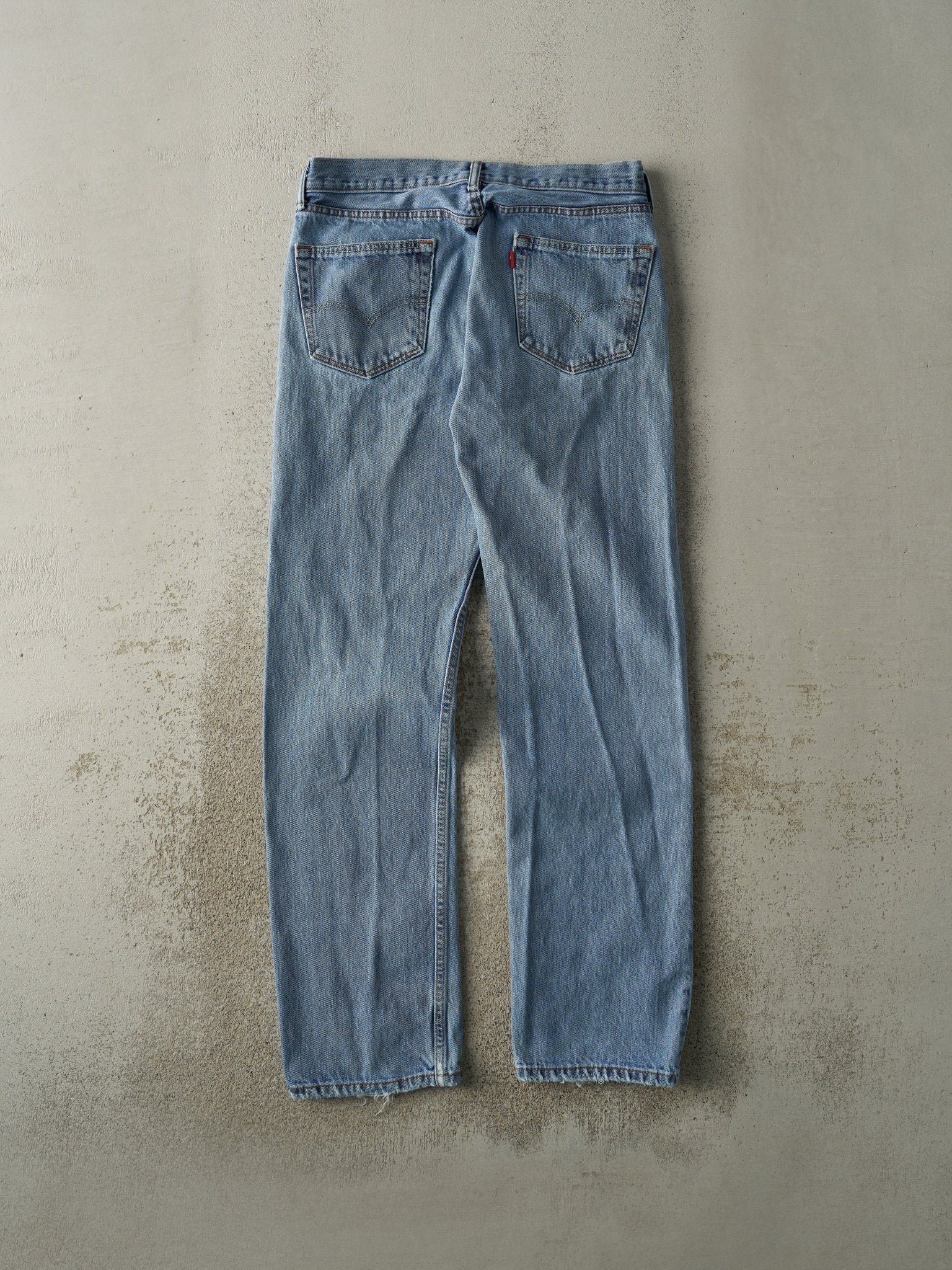 Vintage Y2K Mid Wash Levi's Jeans (33x32.5)