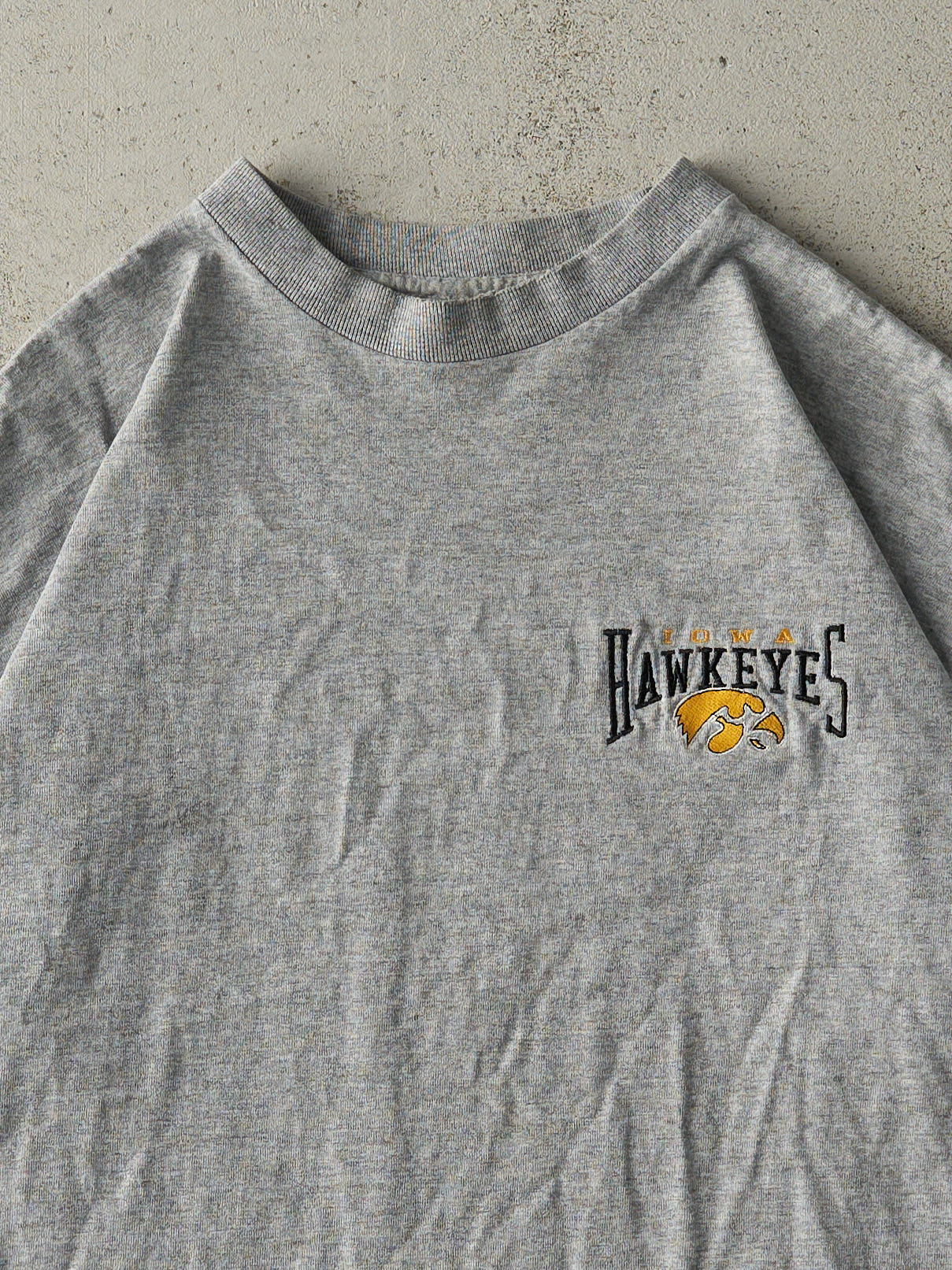 Vintage 90s Grey Embroidered Iowa Hawkeyes Tee (L)