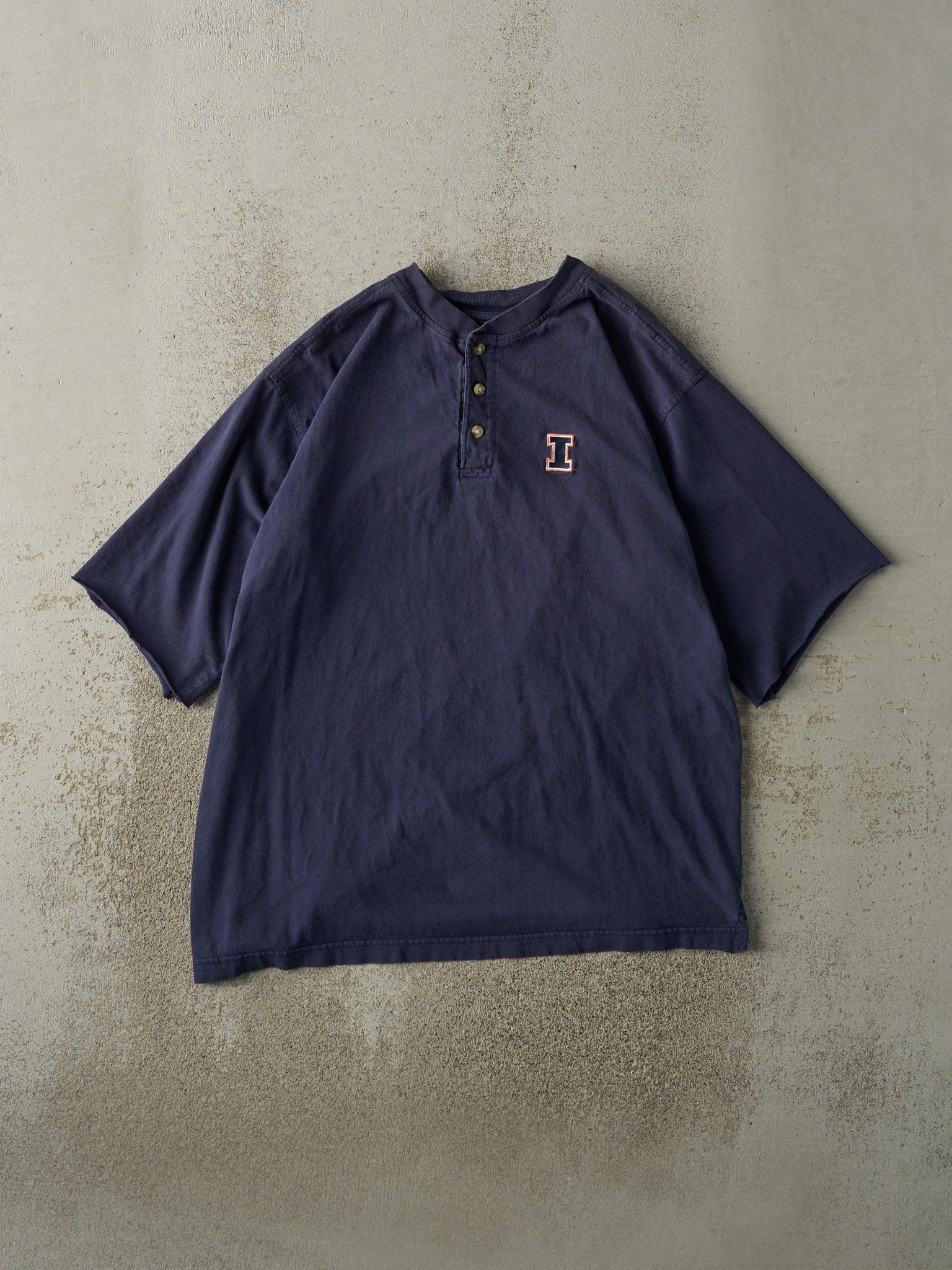 Vintage 90s Navy Blue Embroidered Illinois Fighting Illini Quarter Button Tee (M)
