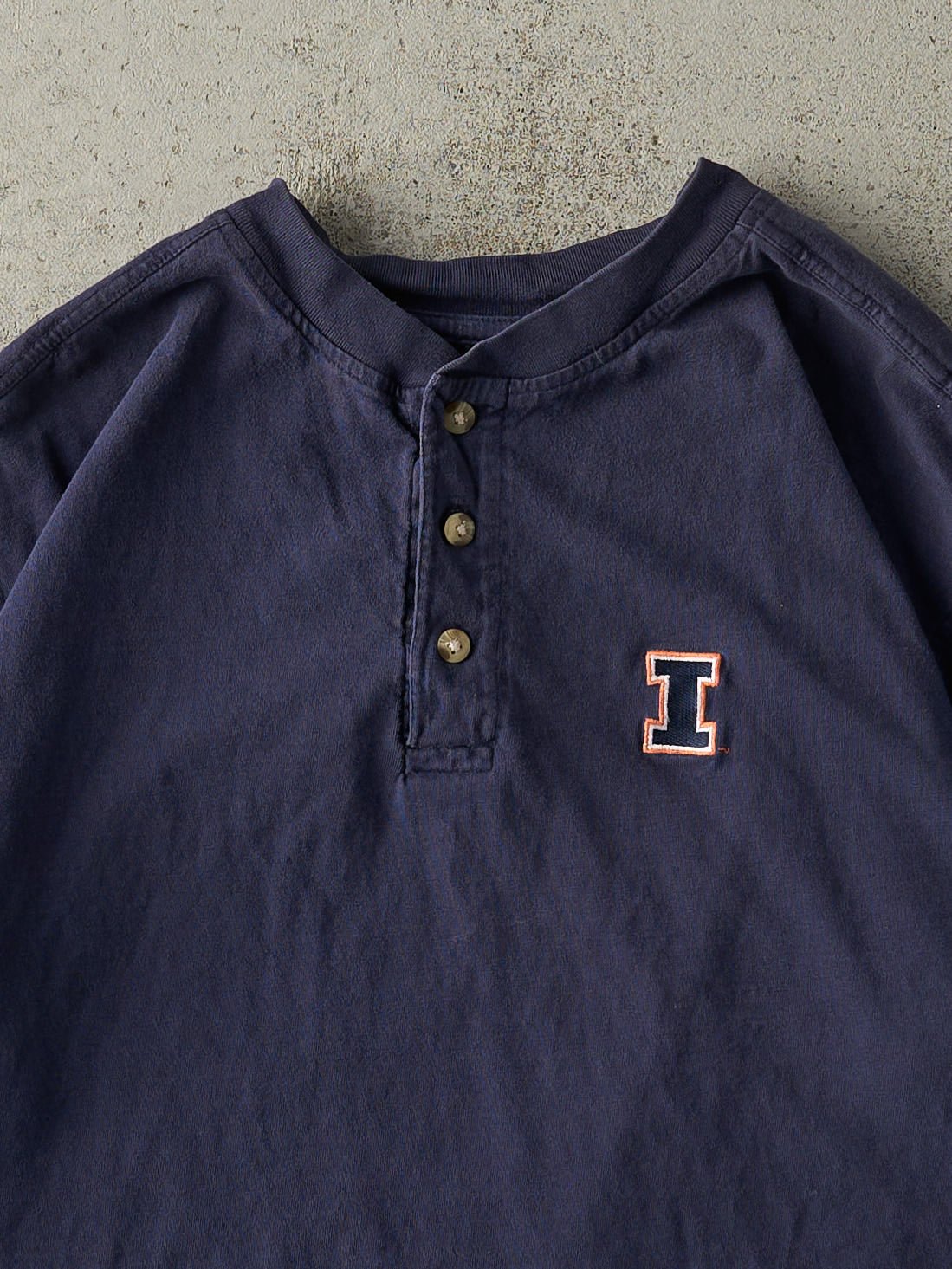 Vintage 90s Navy Blue Embroidered Illinois Fighting Illini Quarter Button Tee (M)