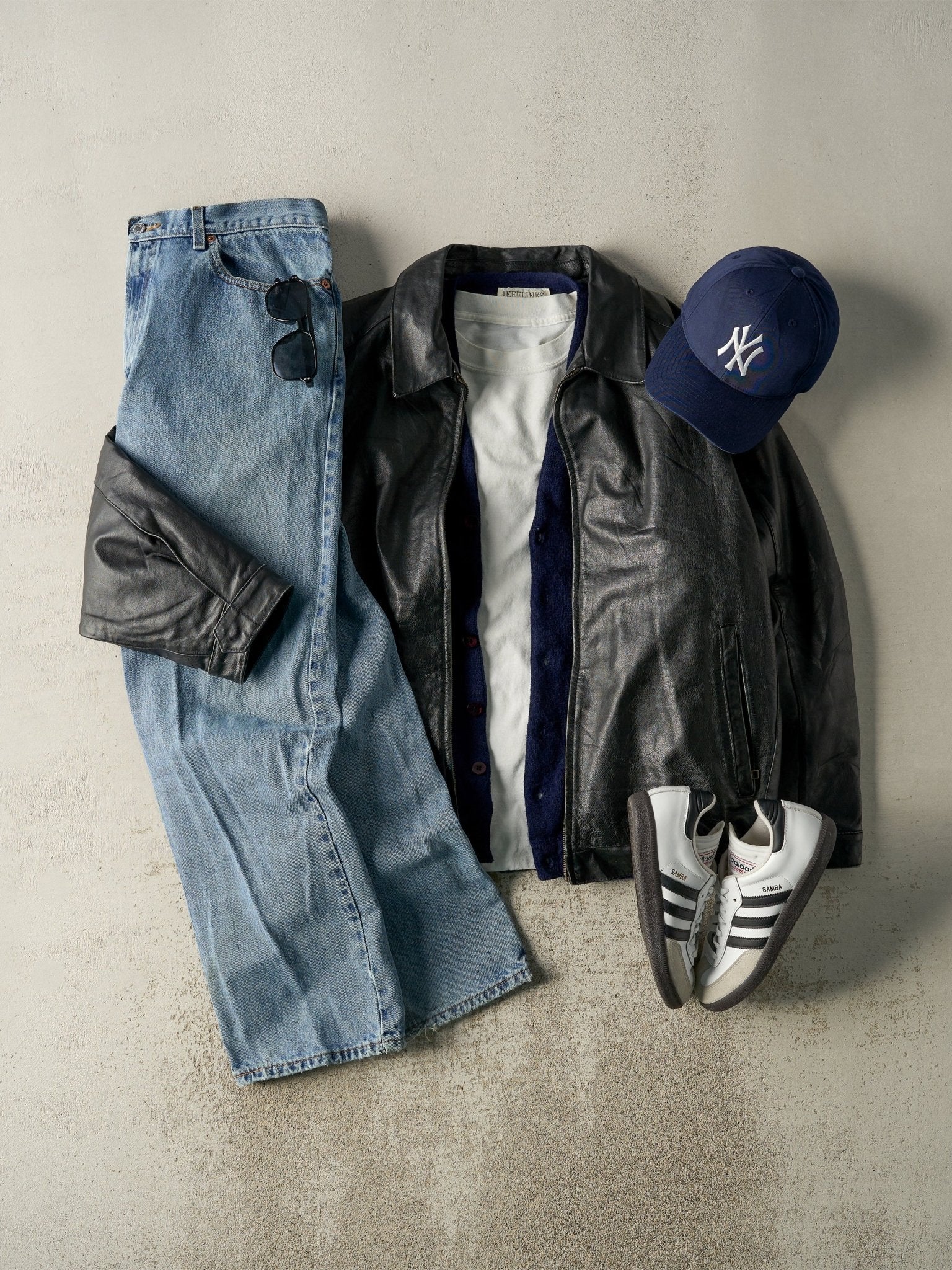 Vintage Y2K Light Wash Levi's Jeans (36x31)