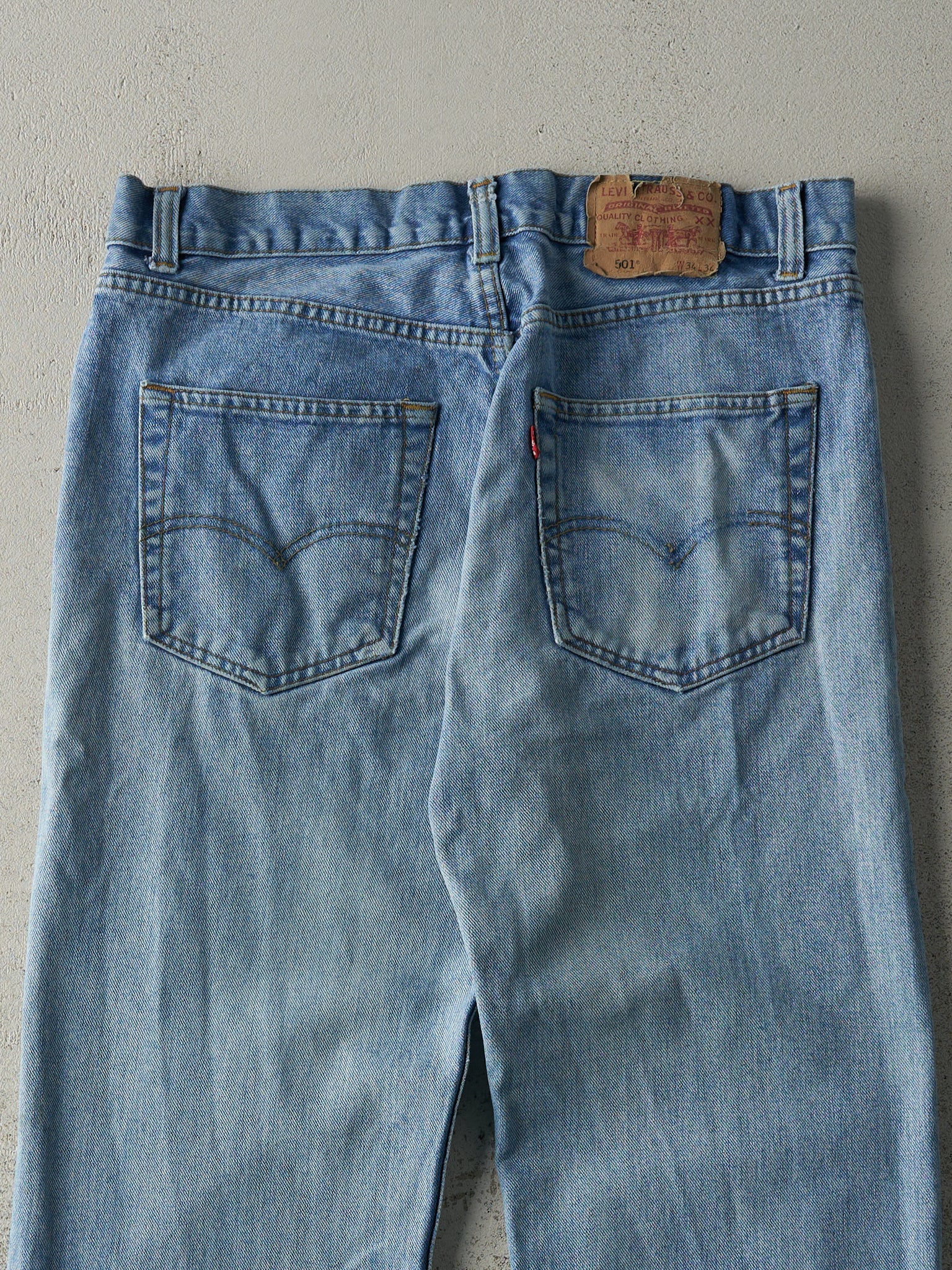 Vintage 90s Light Wash Levi's 501 Jeans (33.5x28.5)