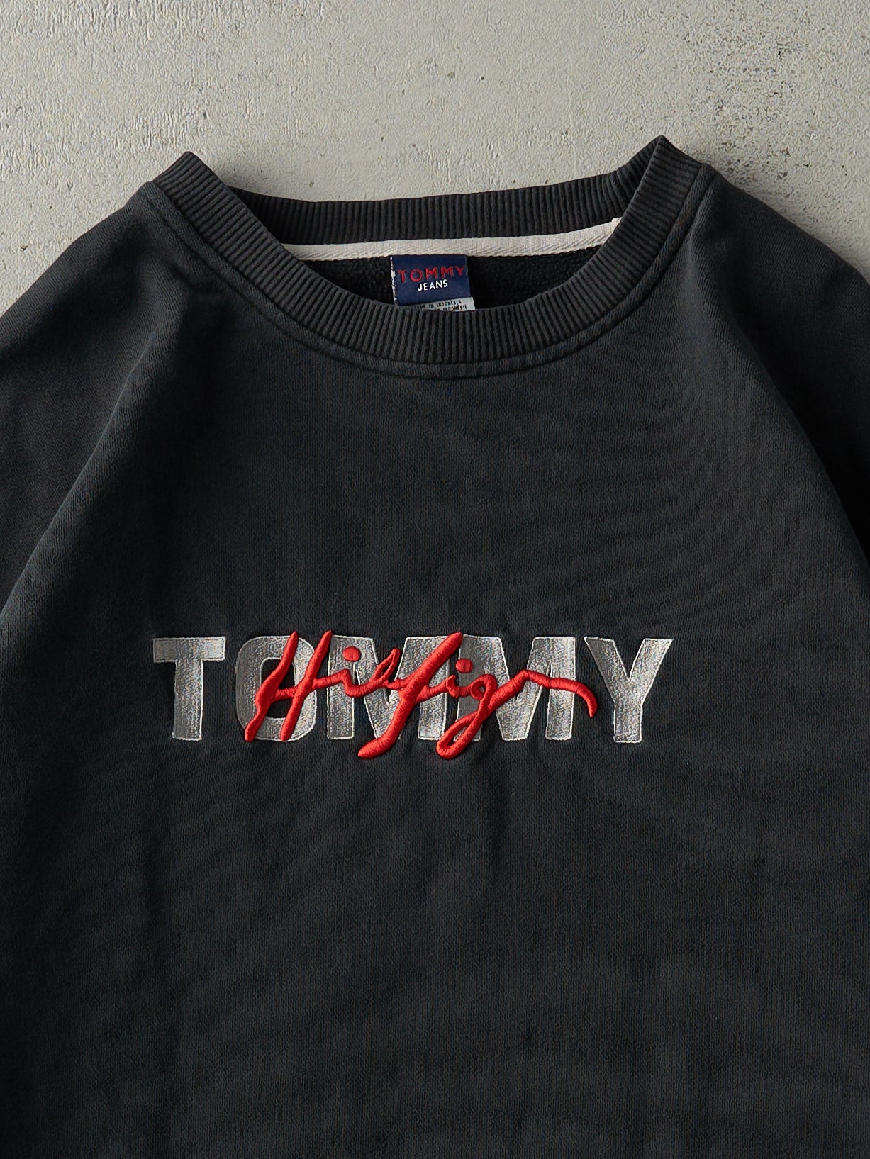 Vintage 90s Black Embroidered Tommy Hilfiger Crewneck (L)