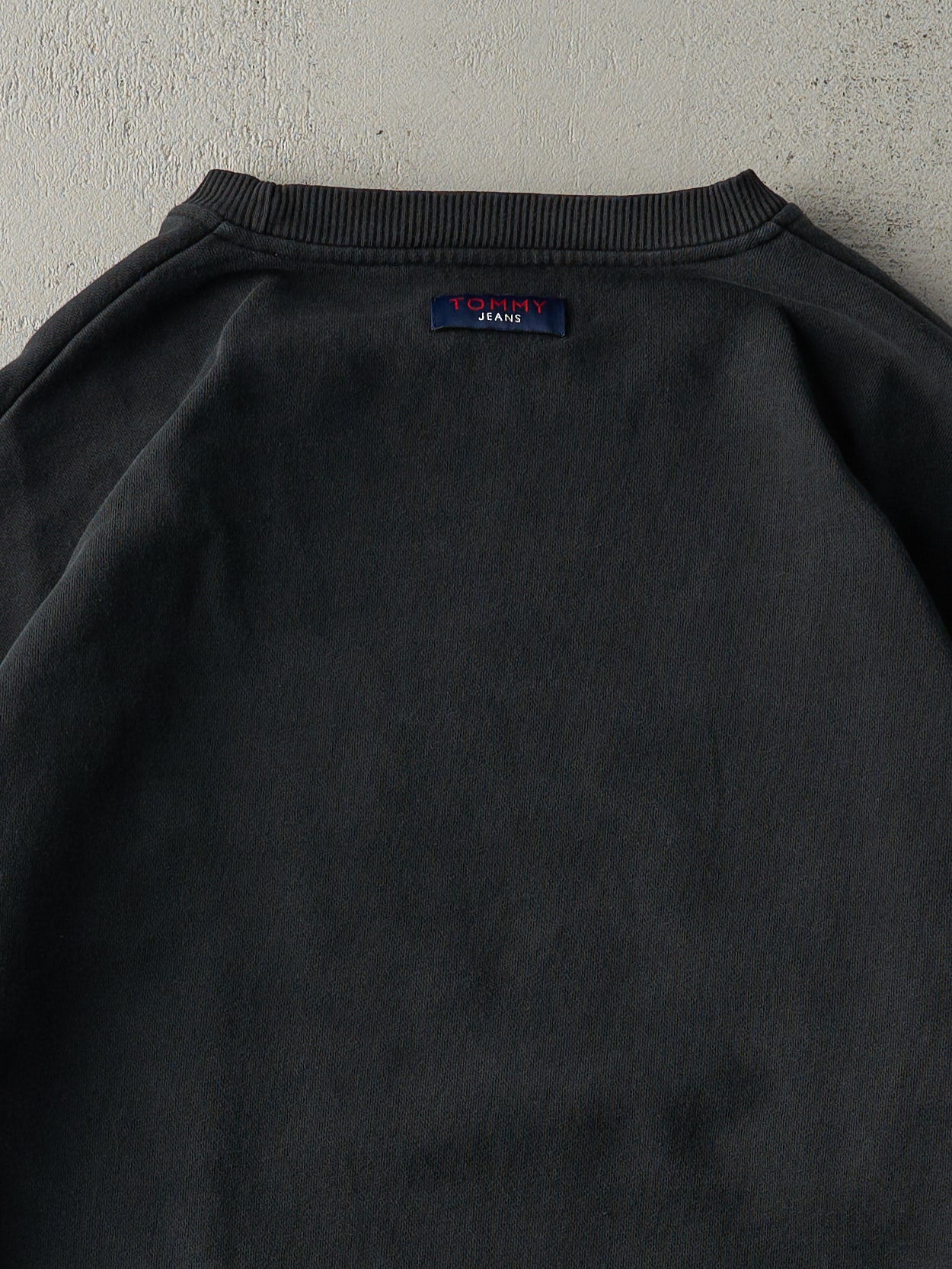 Vintage 90s Black Embroidered Tommy Hilfiger Crewneck (L)