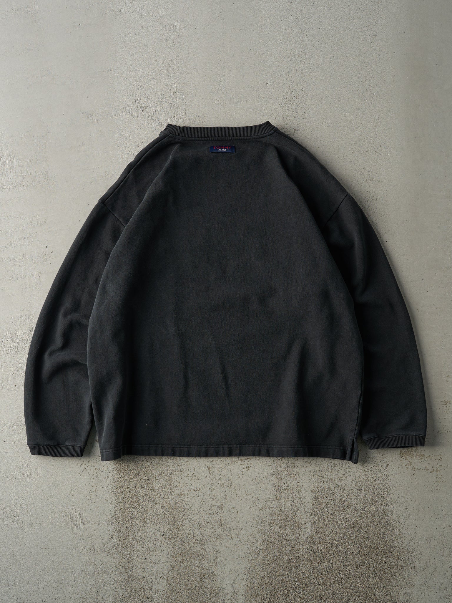 Vintage 90s Black Embroidered Tommy Hilfiger Crewneck (L)