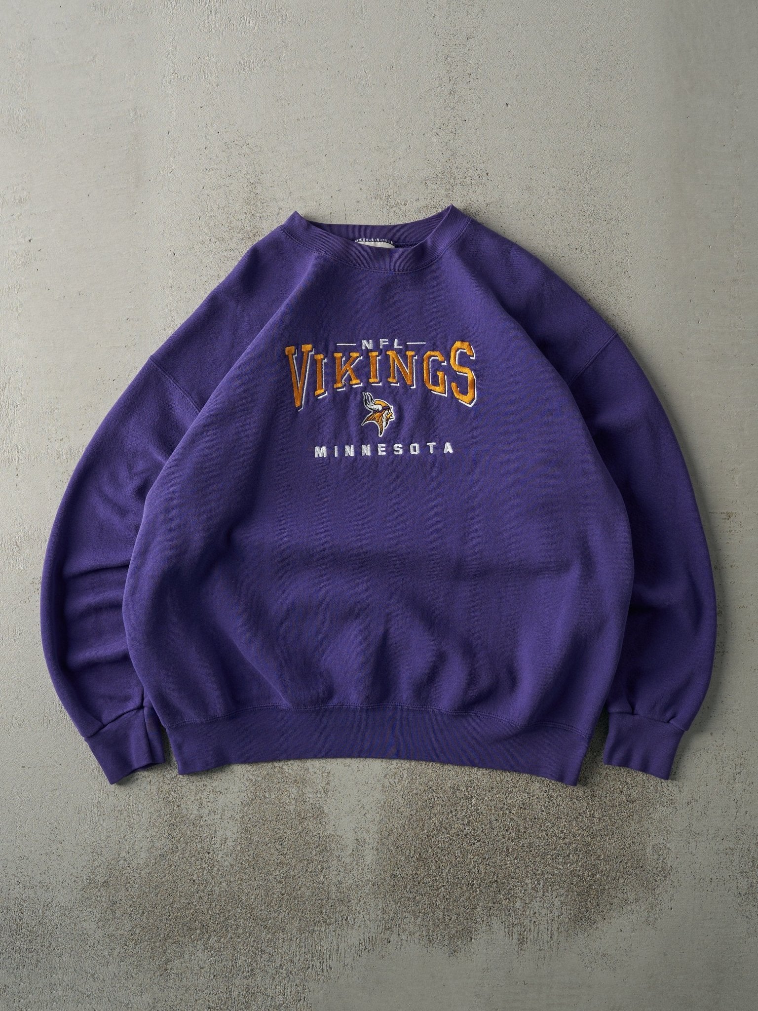 Vintage 90s Purple Embroidered Minnesota Vikings Crewneck (L)