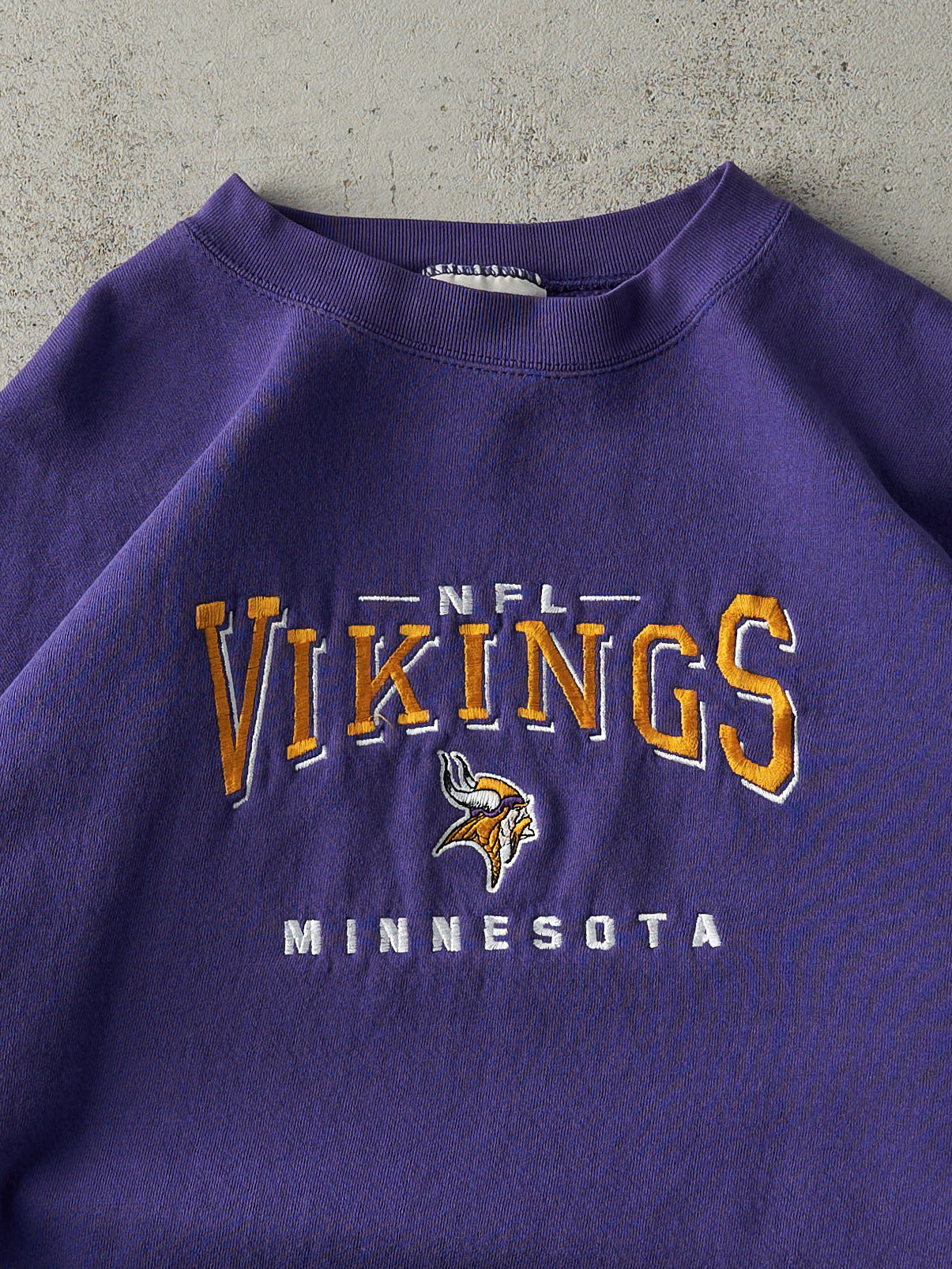 Vintage 90s Purple Embroidered Minnesota Vikings Crewneck (L)