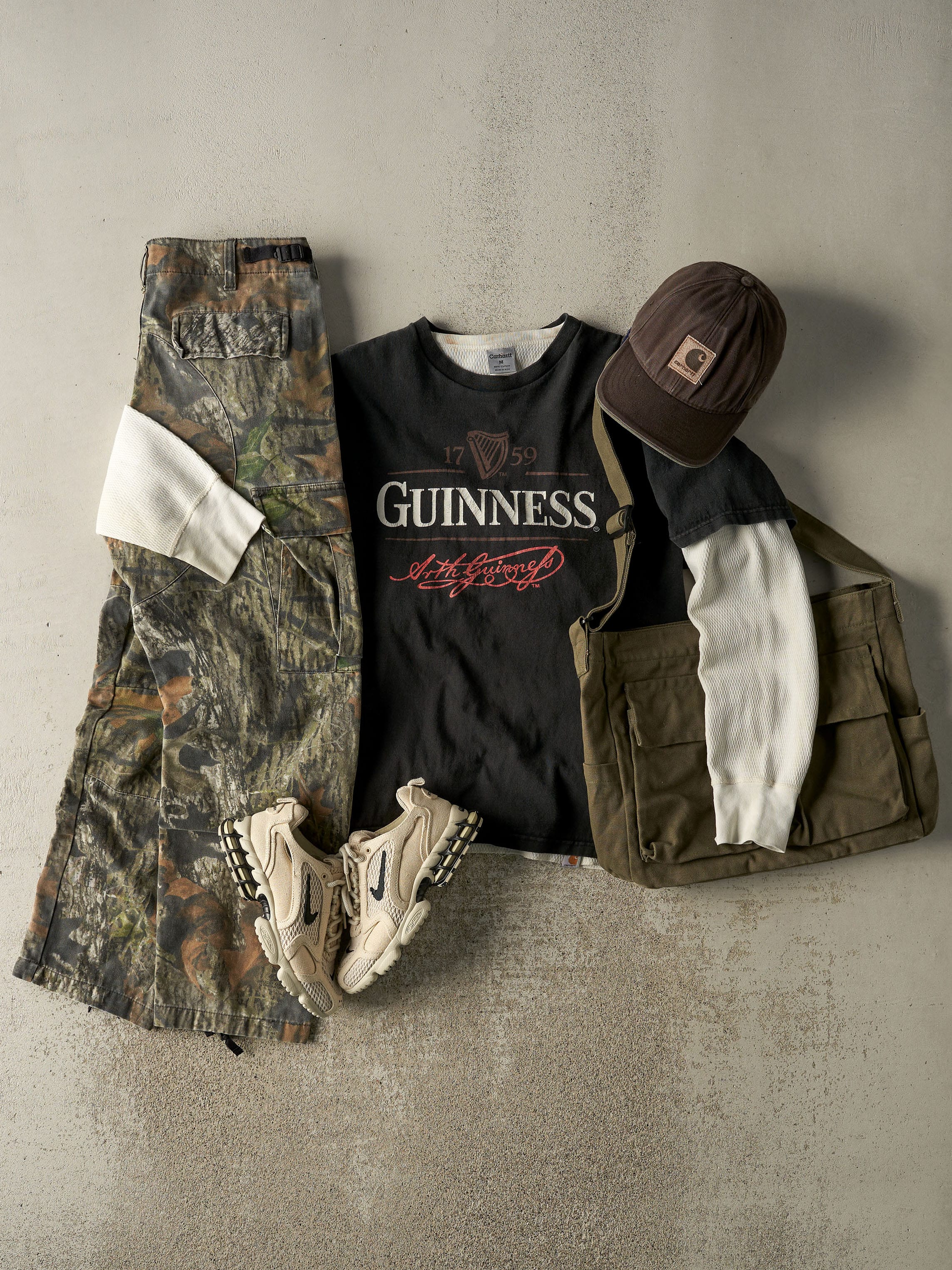 Vintage Y2K Faded Black Guiness Tee (M/L)
