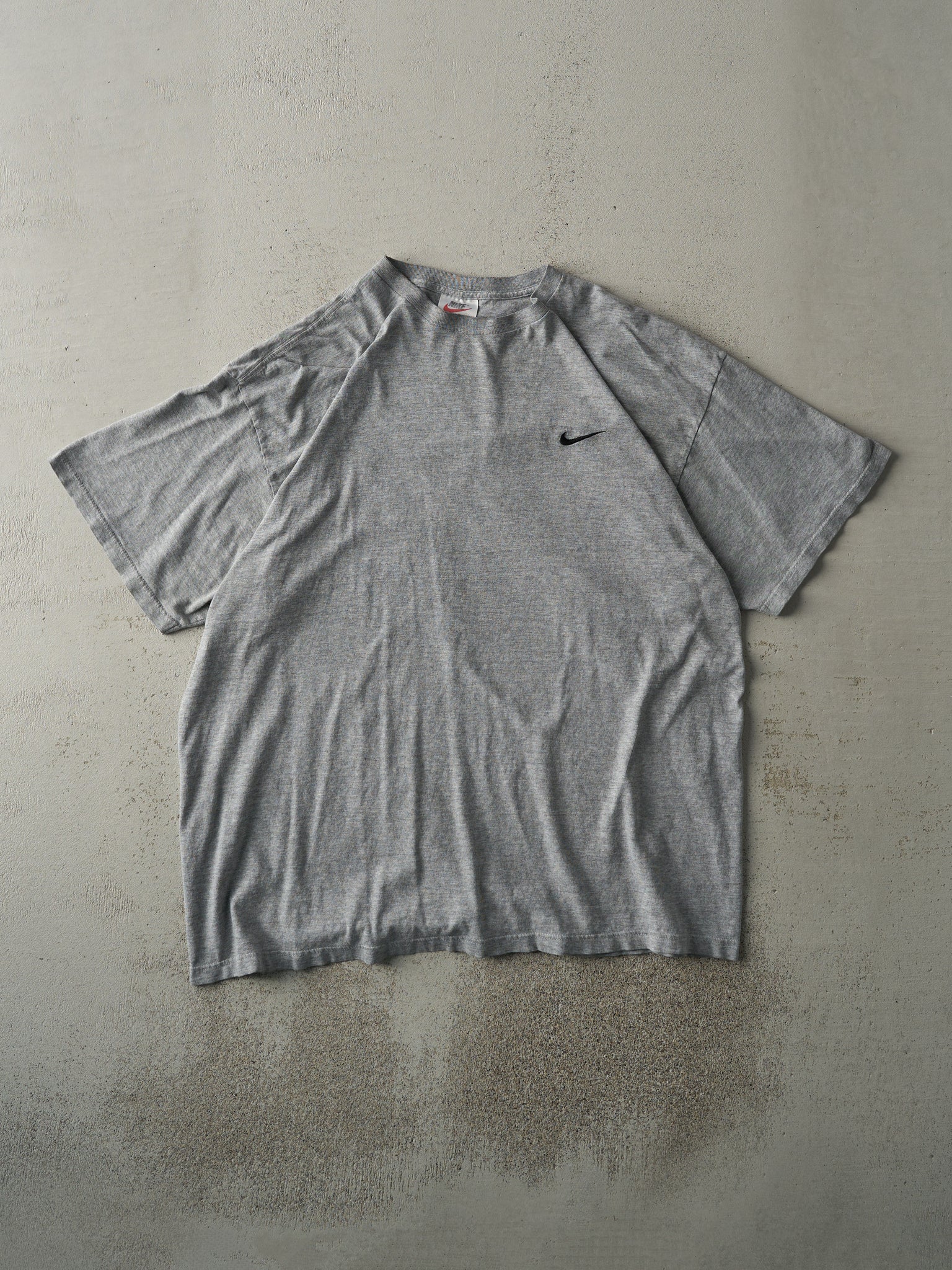 Vintage 90s Grey Embroidered Nike Swoosh Tee (L)