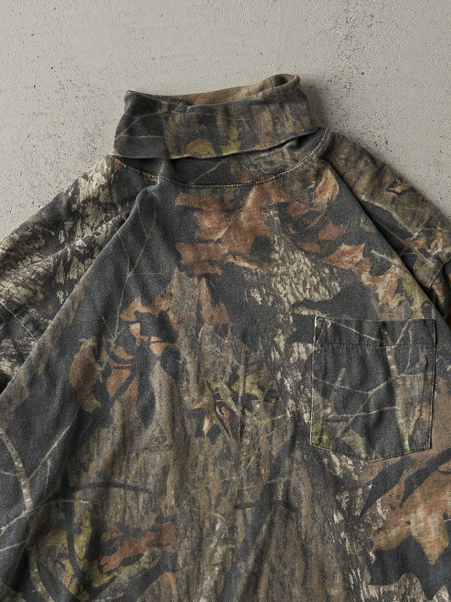 Vintage Y2K Camo Cabela's x Mossy Oak Turtle Neck Pocket Long Sleeve (L)