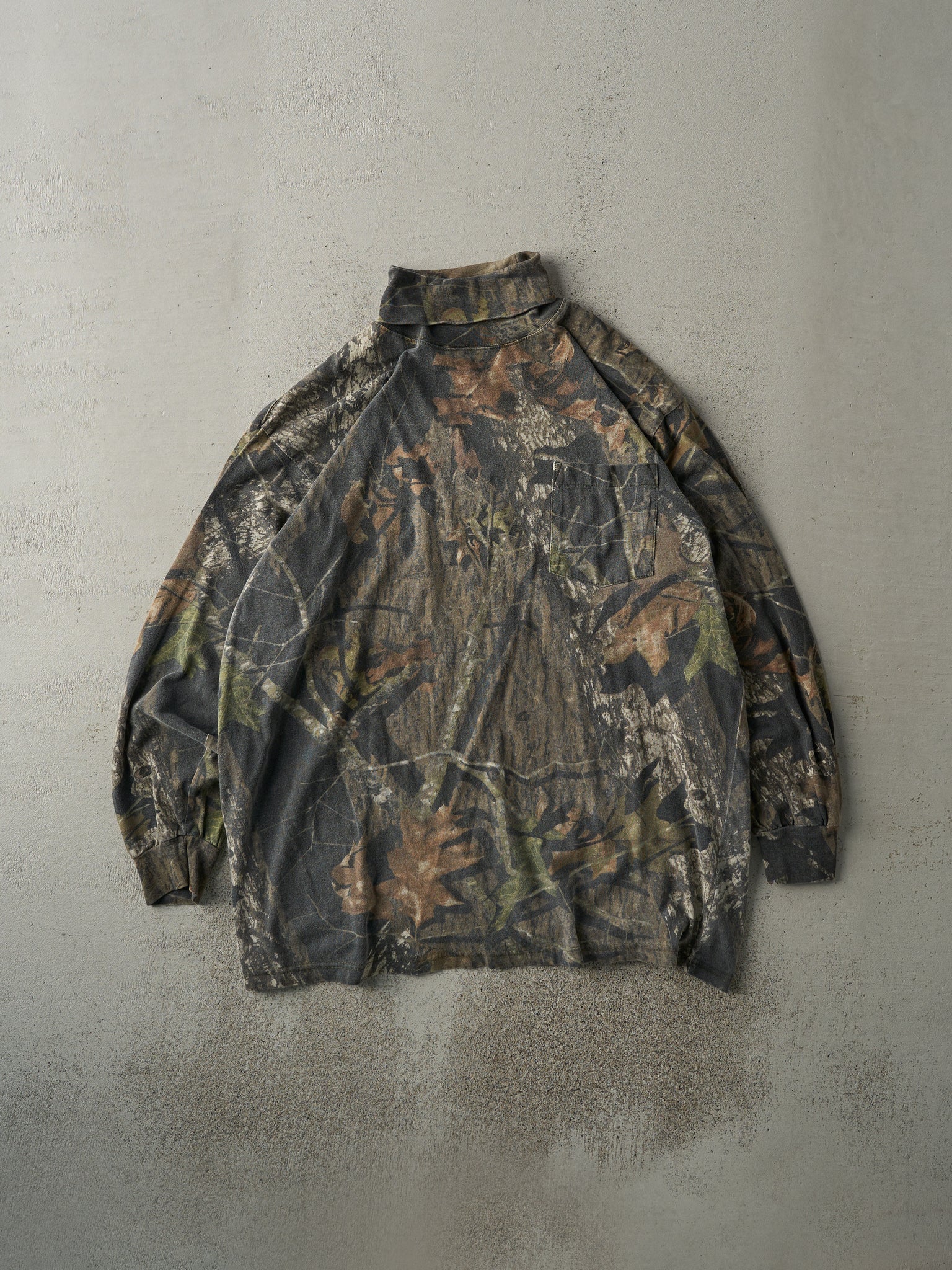 Vintage Y2K Camo Cabela's x Mossy Oak Turtle Neck Pocket Long Sleeve (L)