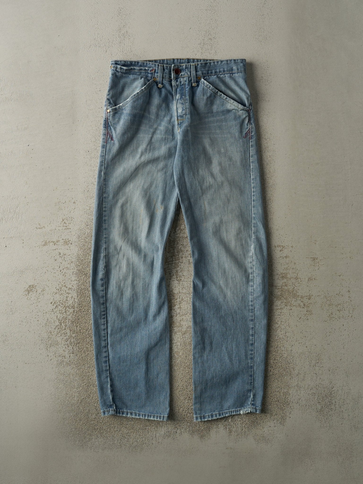 Vintage Y2K Light Wash Levi's Jeans (32.5x32.5)