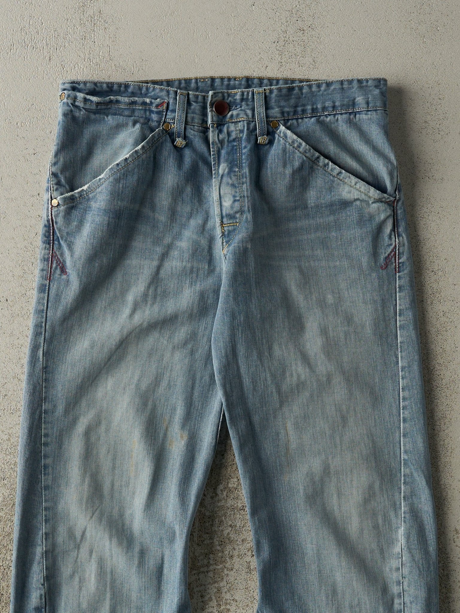 Vintage Y2K Light Wash Levi's Jeans (32.5x32.5)