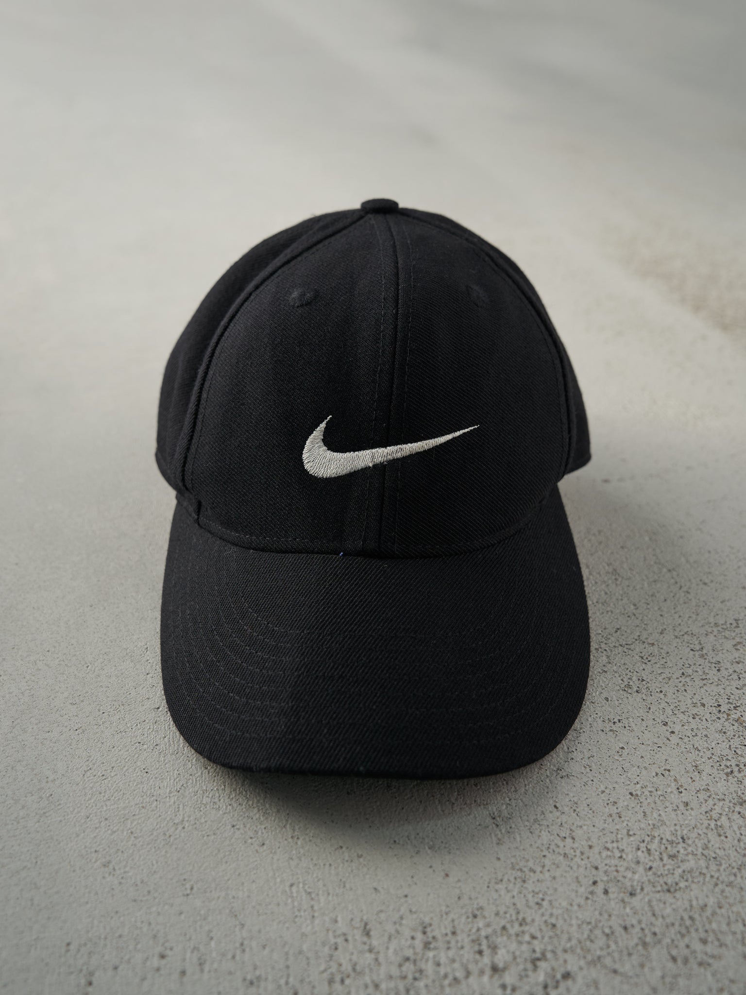 Vintage 90s Black Embroidered Nike Swoosh Fitted Hat (7 1/4)