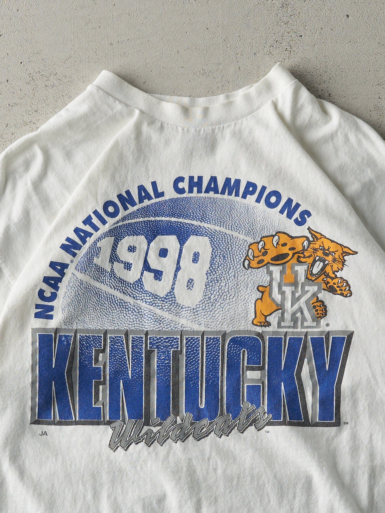 Vintage 98' White University of Kentucky Wildcats NCAA National Champions Tee (M)