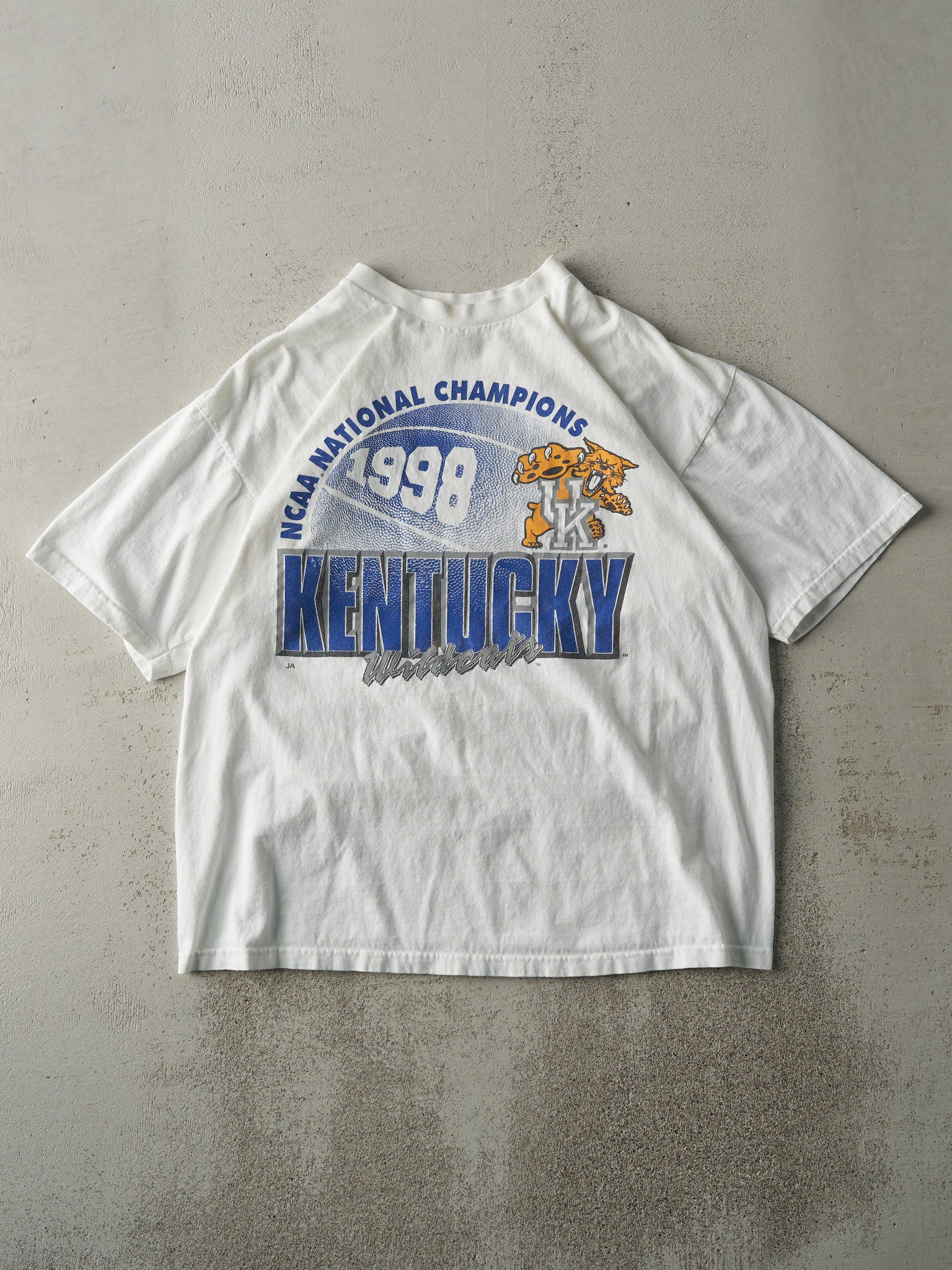 Vintage 98' White University of Kentucky Wildcats NCAA National Champions Tee (M)