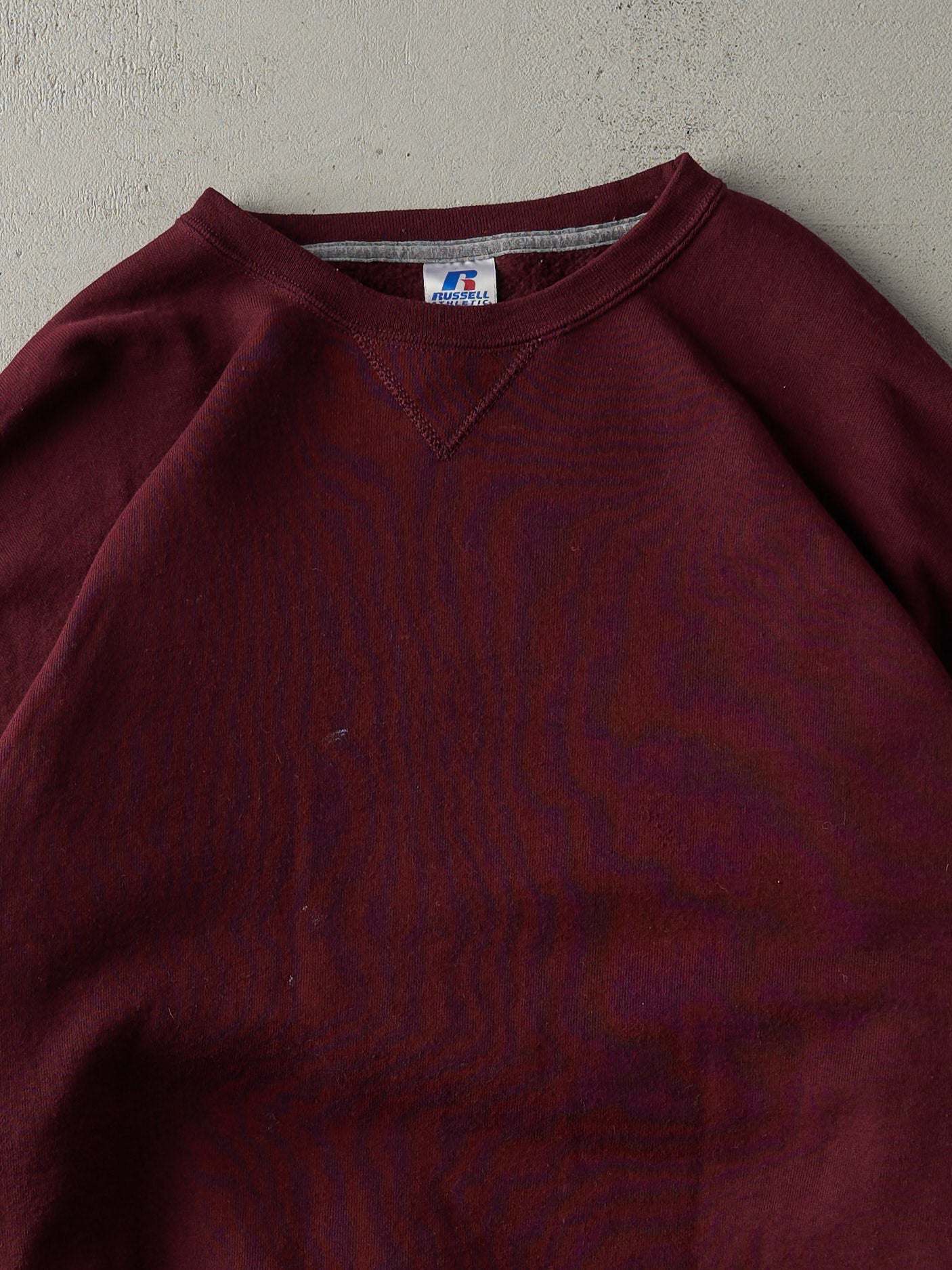 Vintage Y2K Burgundy Russell Athletics Blank Crewneck (L/XL)