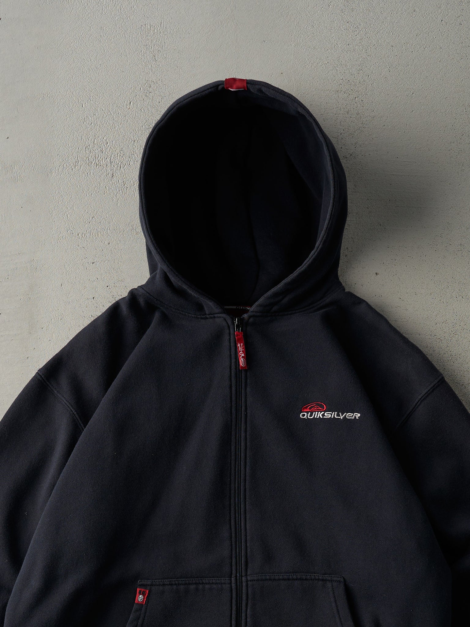 Vintage Y2K Black Embroidered Quiksilver Zip Up Hoodie (L)