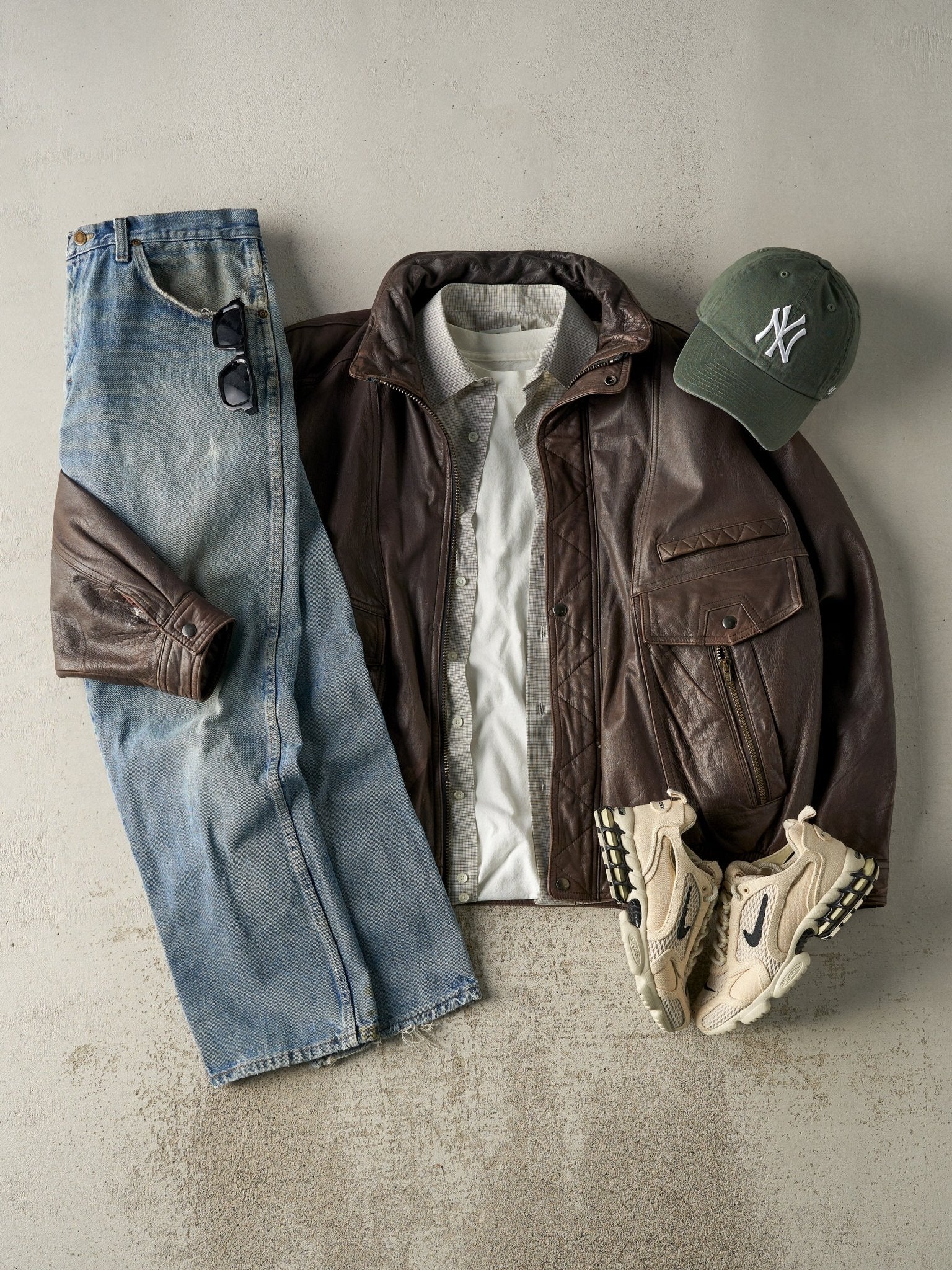Vintage 90s Light Wash Wrangler Jeans (34x29)