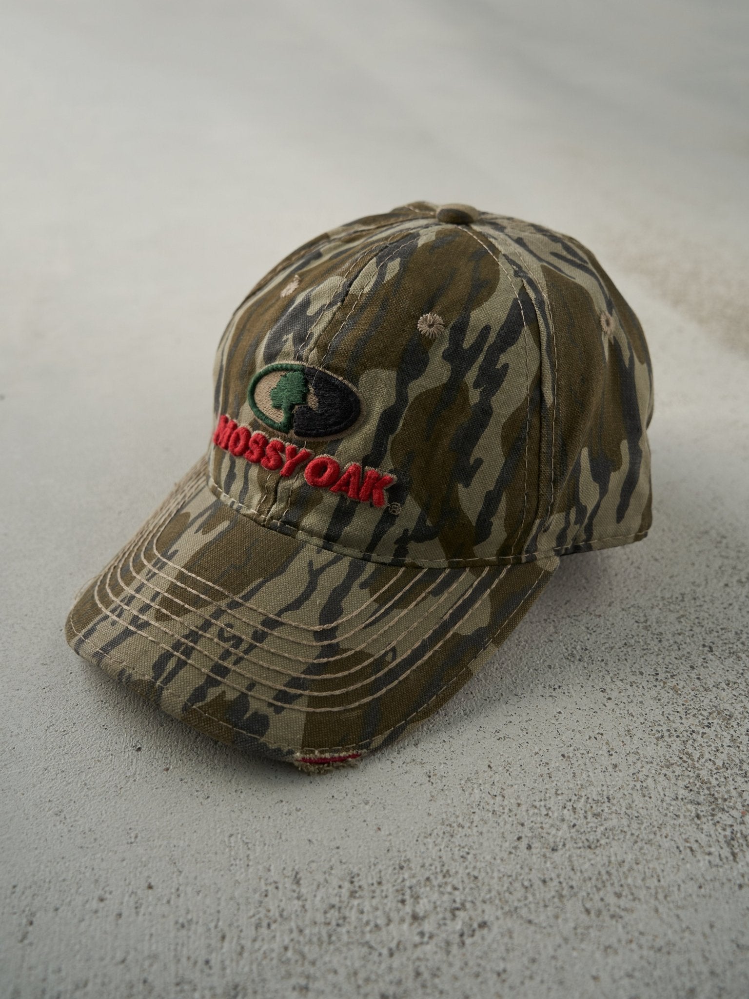 Vintage Y2K Embroidered Mossy Oak Camo Strapback Hat