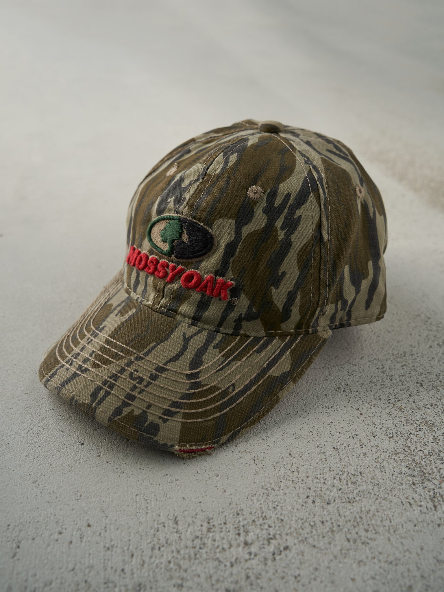 Vintage Y2K Embroidered Mossy Oak Camo Strap Back Hat