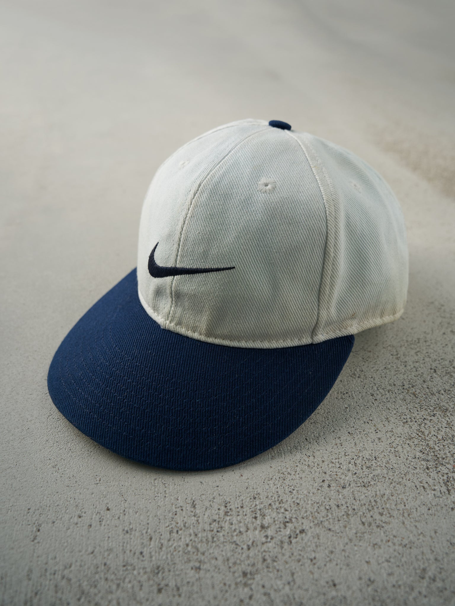 Vintage 90s White & Blue Embroidered Nike Swoosh Fitted Hat (7 3/8)