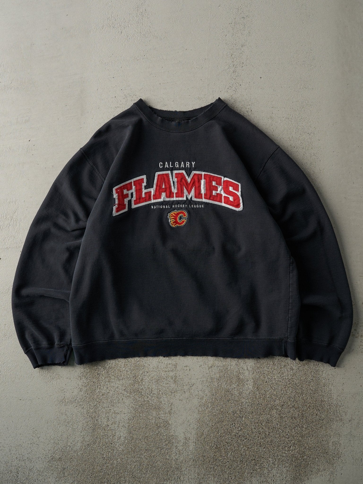 Vintage 90s Black Embroidered Calgary Flames Crewneck (L)