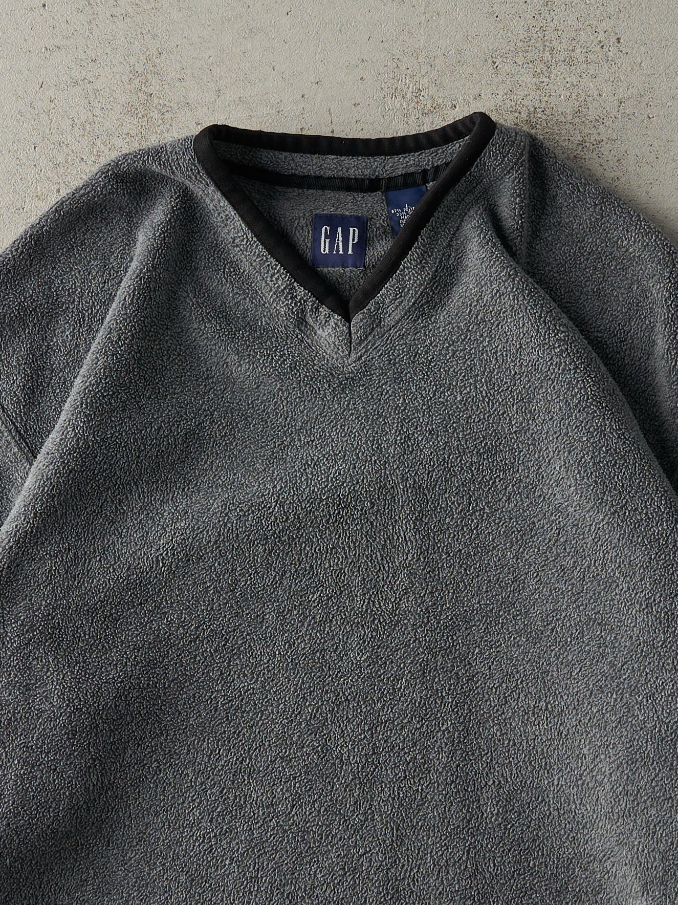 Vintage Y2K Grey Gap V-Neck Fleece Pullover (L)