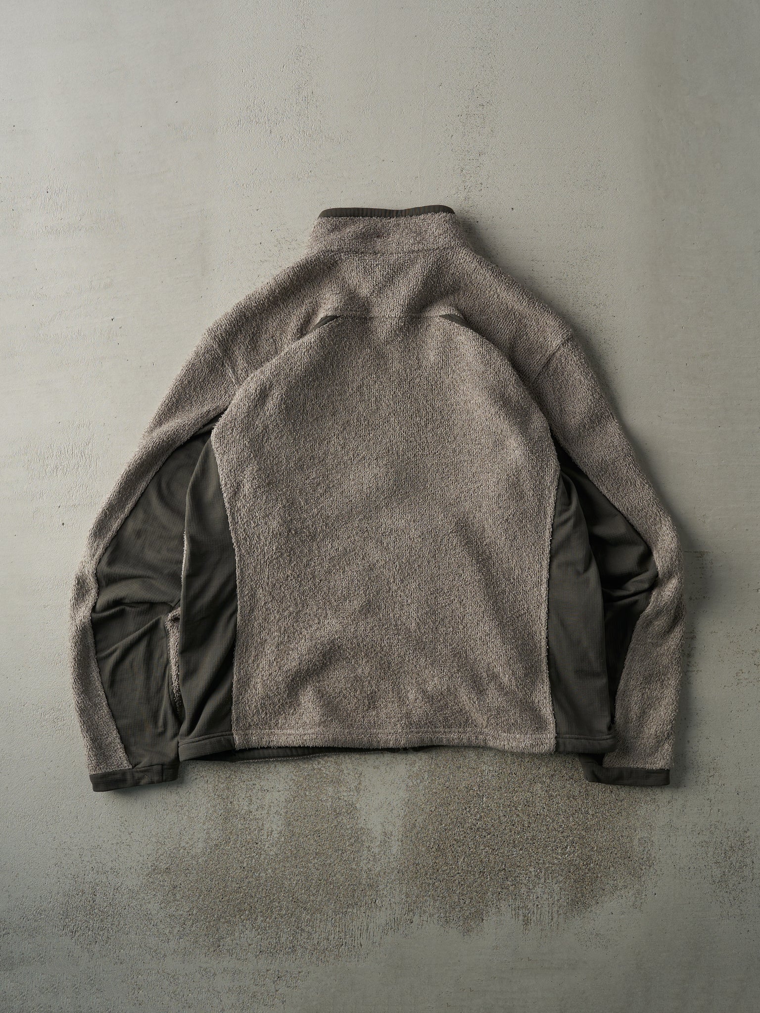 Vintage Y2K Grey MEC Polar Tech Fleece Jacket (L/XL)