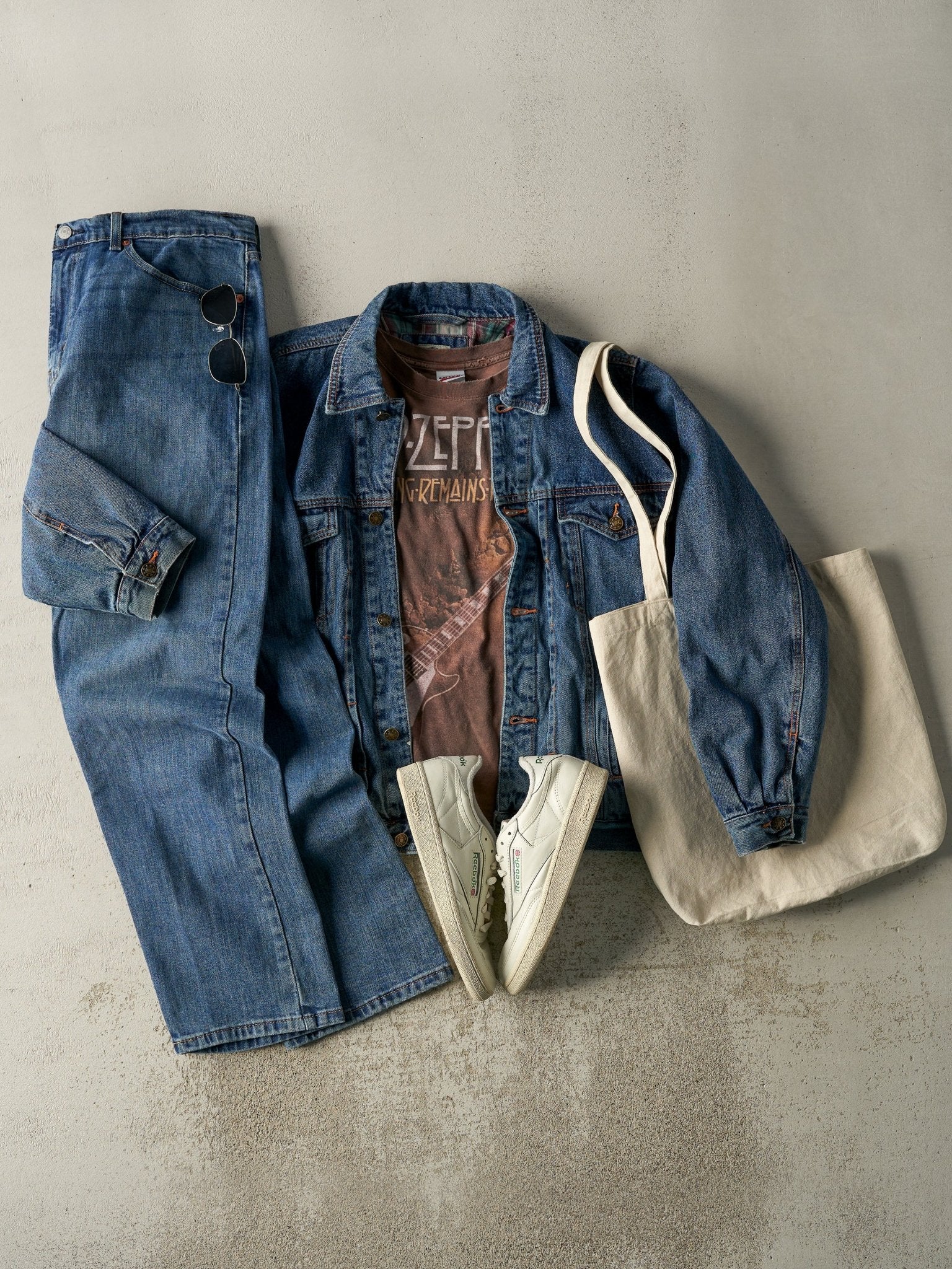 Vintage 90s Mid Wash R&R Flannel Lined Denim Jacket (M)
