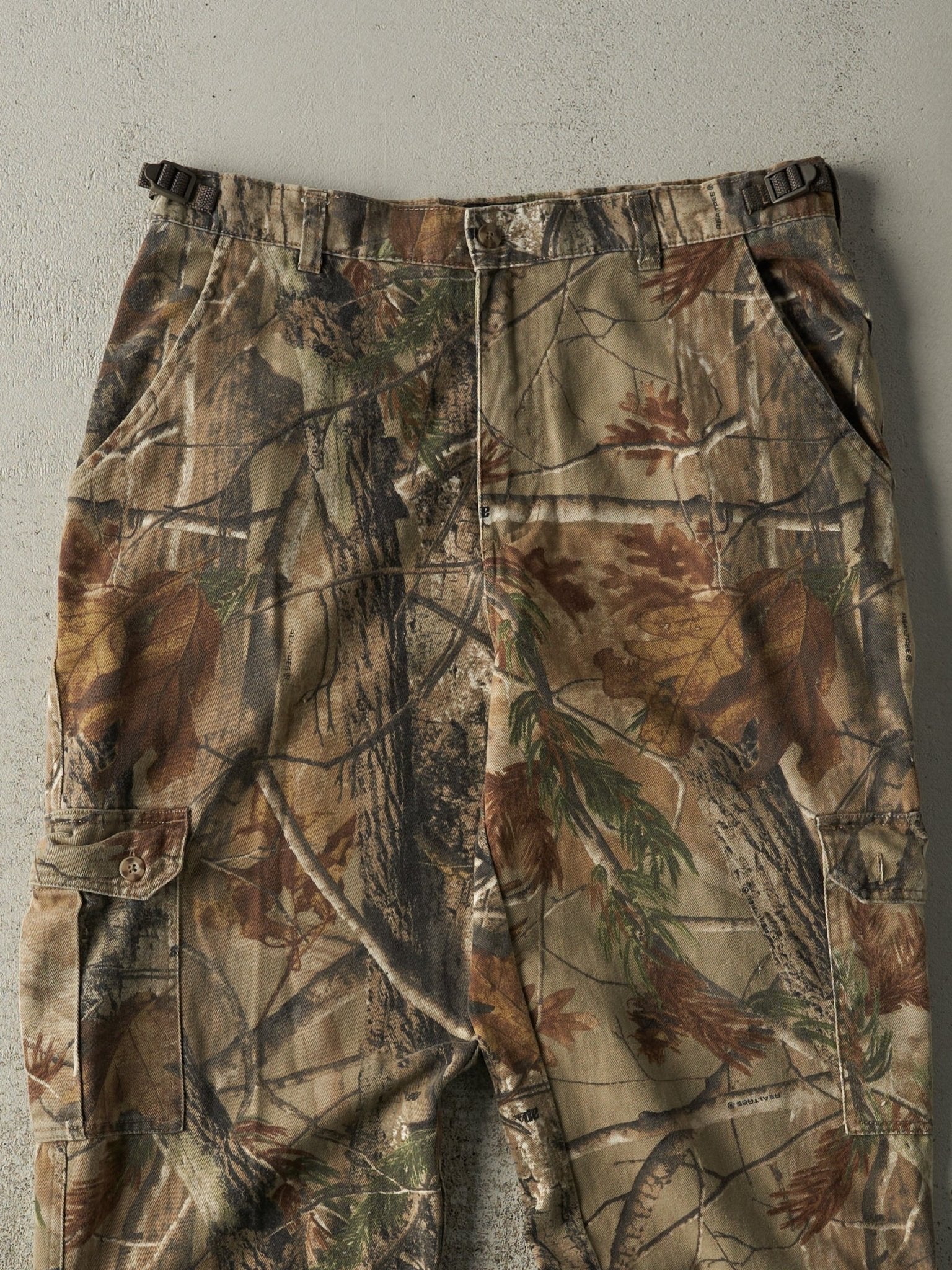 Vintage Y2K Realtree Camo Cargo Pants (33x31)