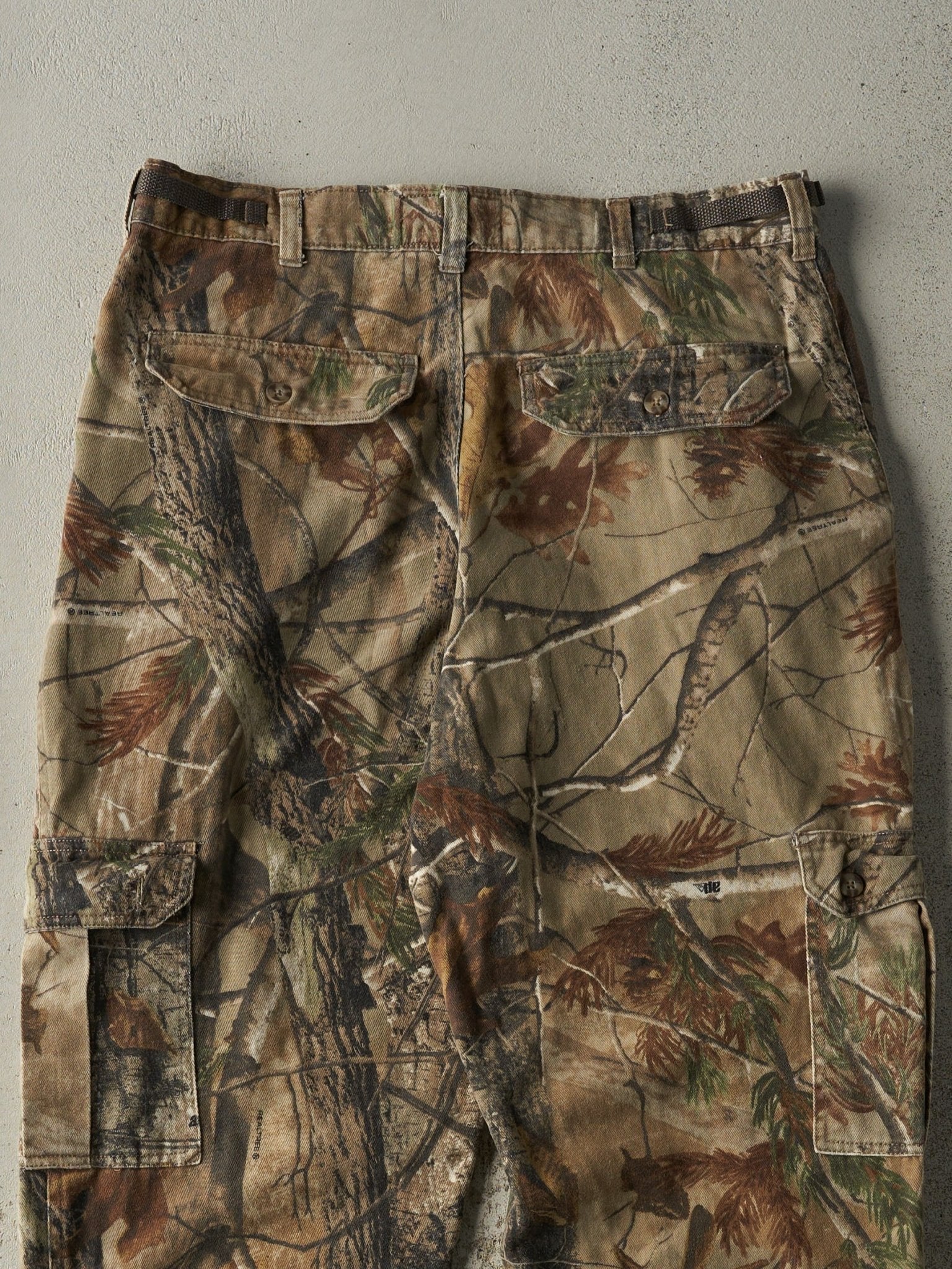 Vintage Y2K Realtree Camo Cargo Pants (33x31)
