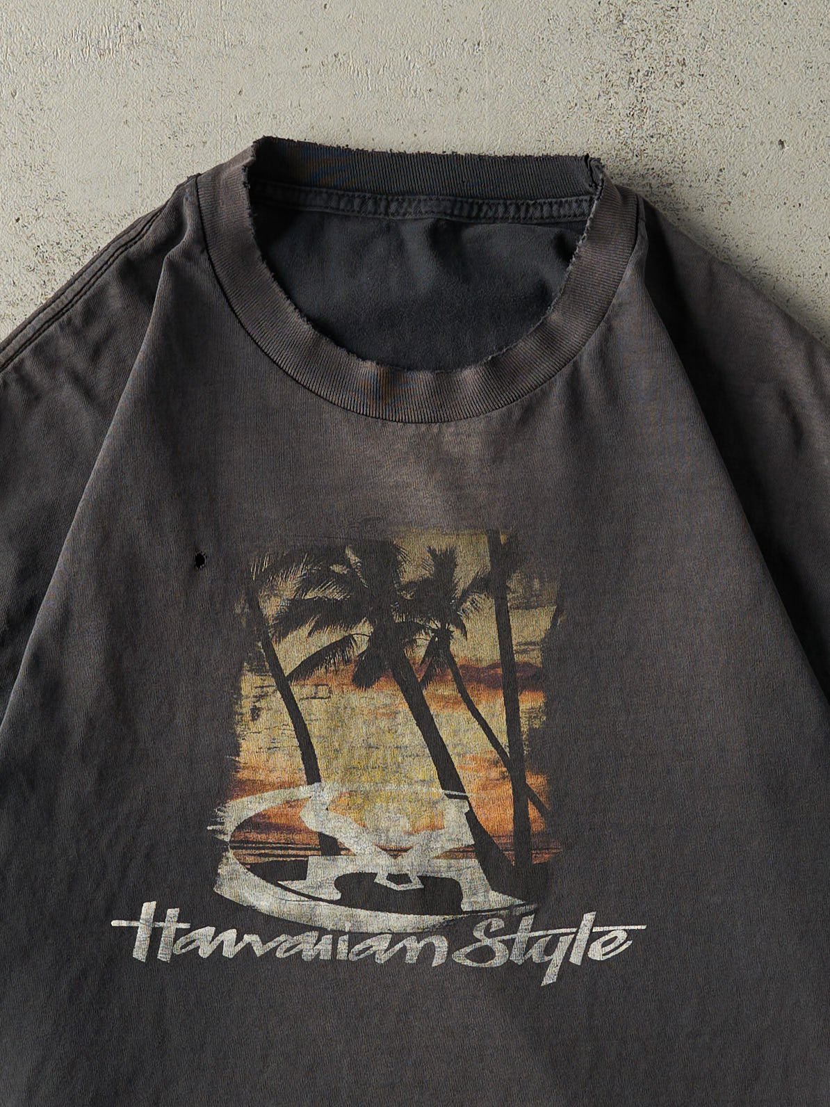 Vintage Y2K Sun Faded Black Hawaiian Style Tee (L)