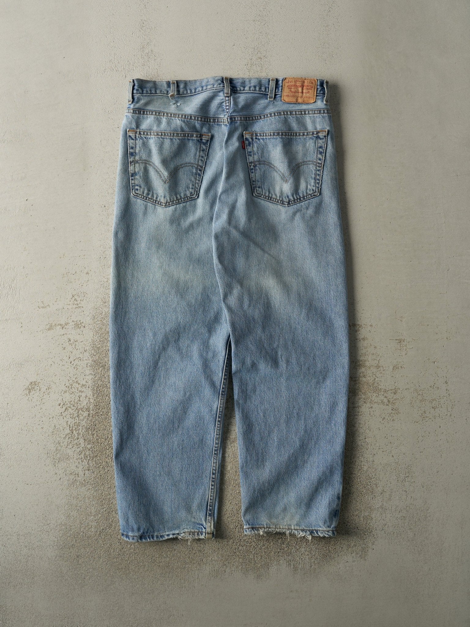 Vintage 90s Light Wash Levi's 550 Relaxed Fit Jeans (37x29)