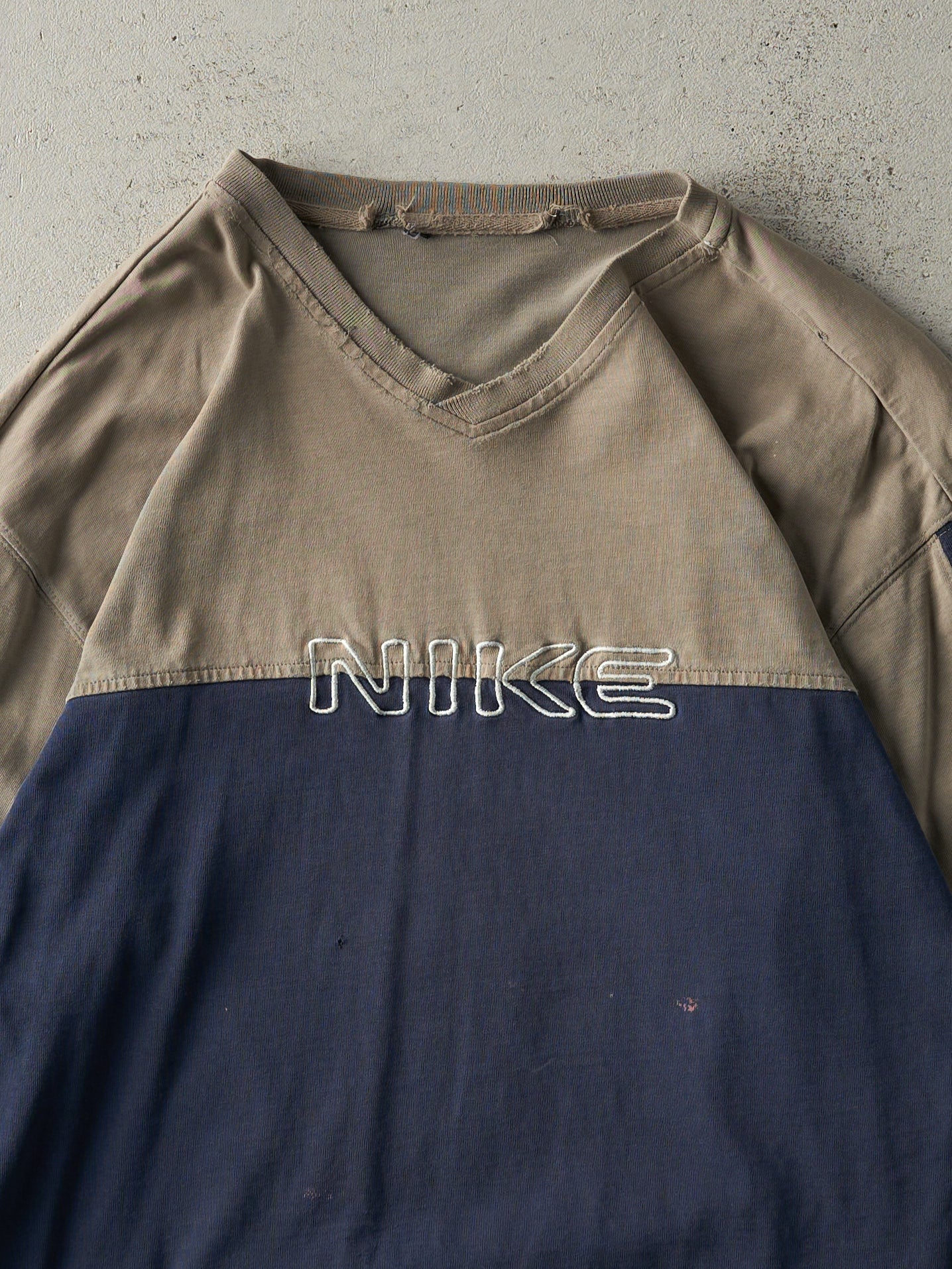 Vintage 90s Navy & Beige Embroidered Nike Long Sleeve (M)