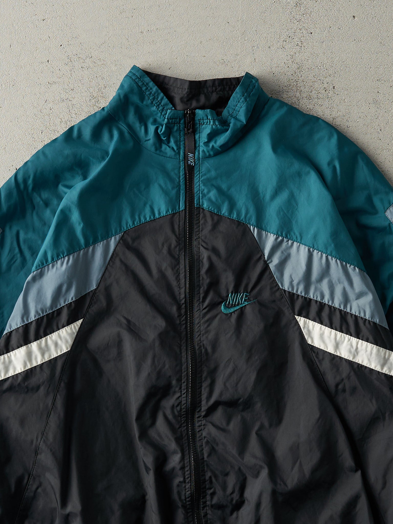 Vintage 90s Black & Green Nike Windbreaker Jacket (M)