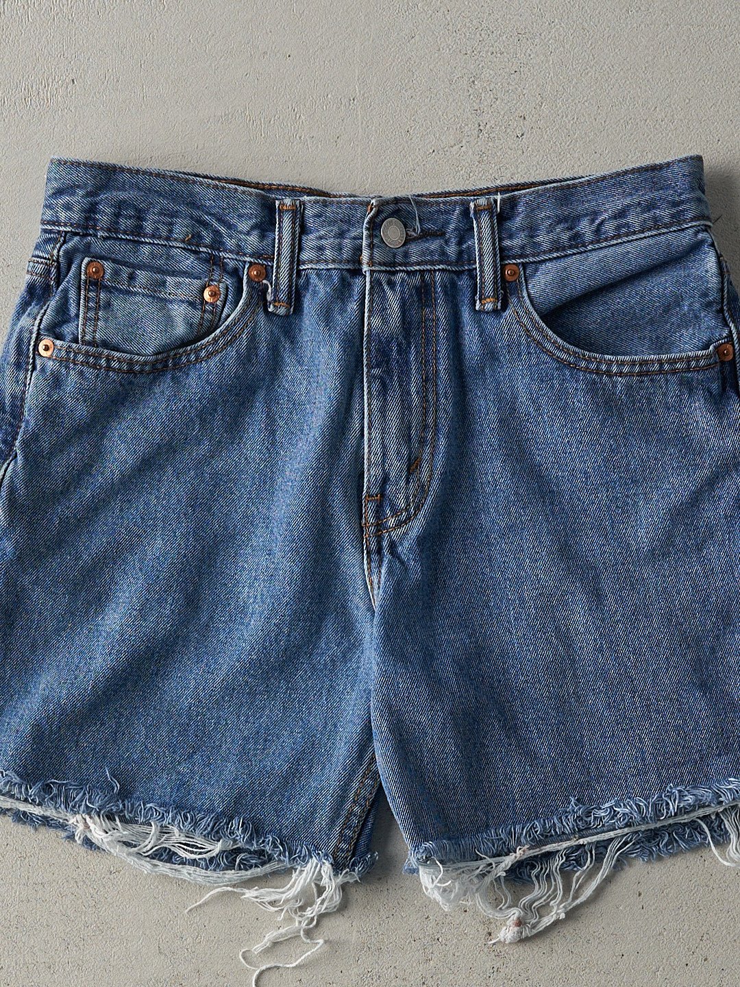 Vintage Y2K Light Wash Levi's 516 Cut Off Shorts (30x5)