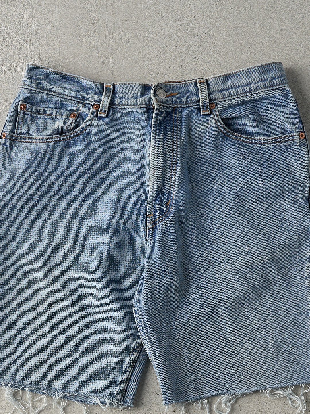 Vintage Y2K Light Wash Levi's 550 Relaxed Fit Cut Off Shorts (32x9)