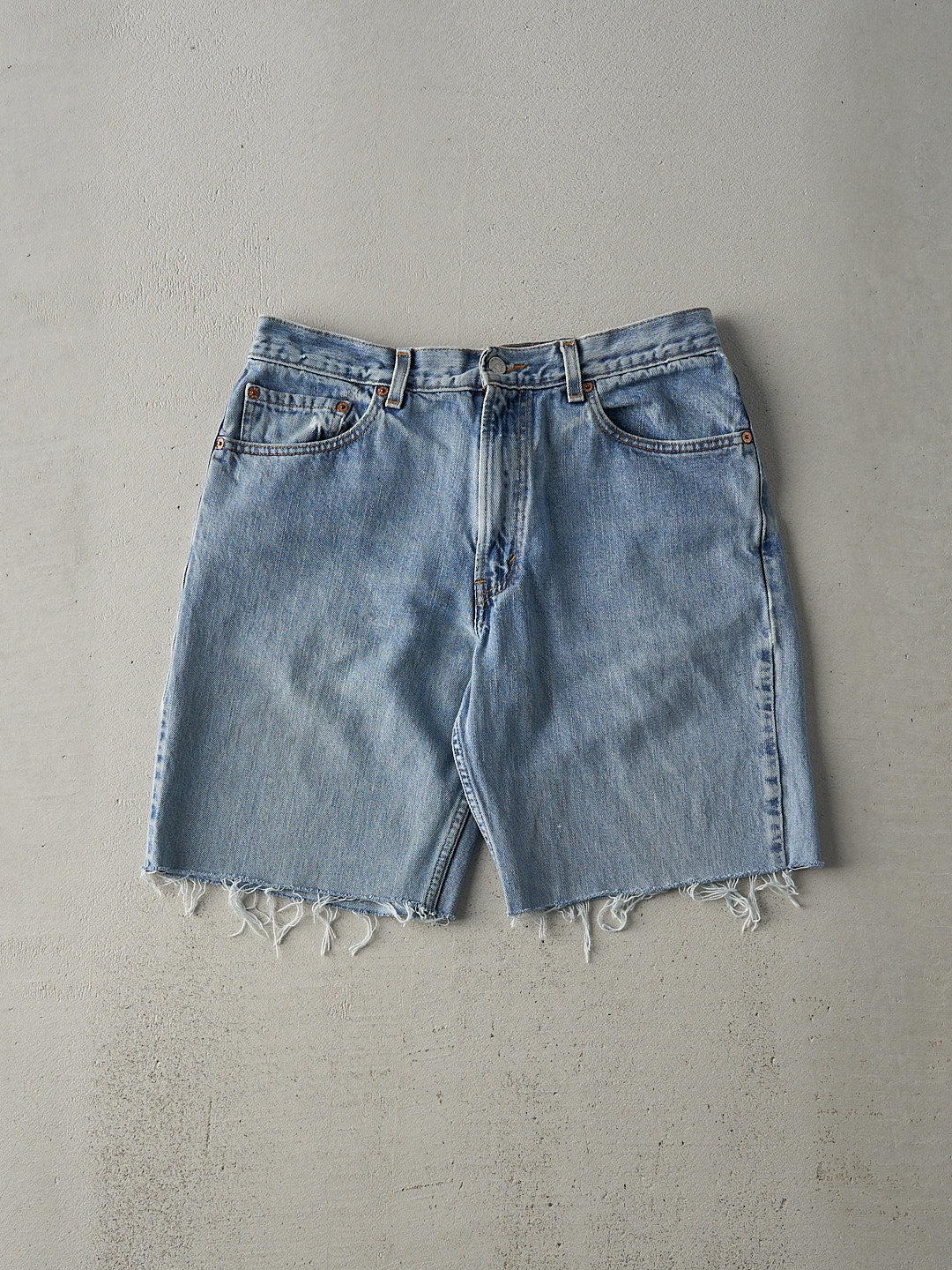 Vintage Y2K Light Wash Levi's 550 Relaxed Fit Cut Off Shorts (32x9)