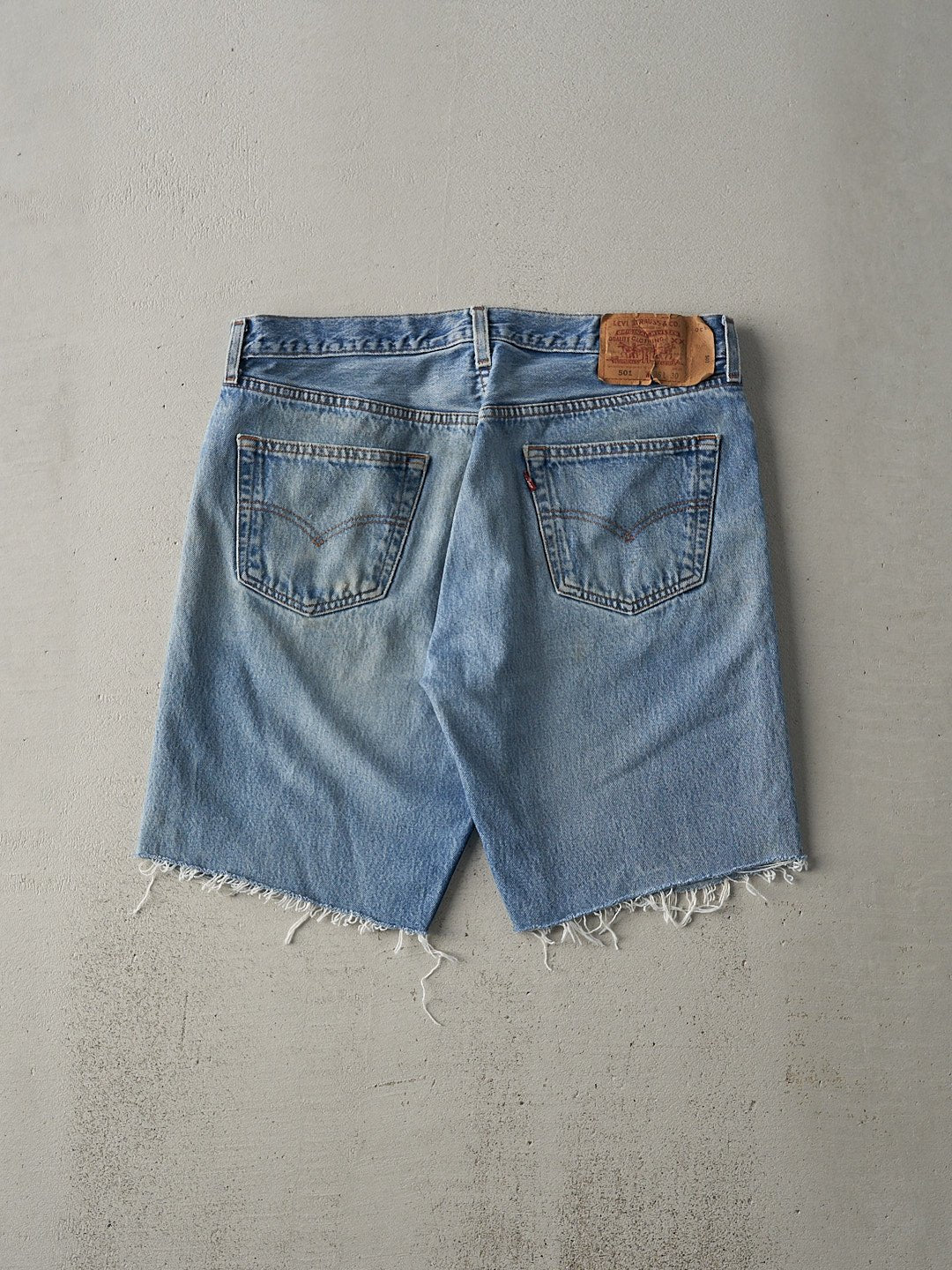 Vintage 90s Light Wash Levi's 501 Cut Off Jean Shorts (35.5x9)