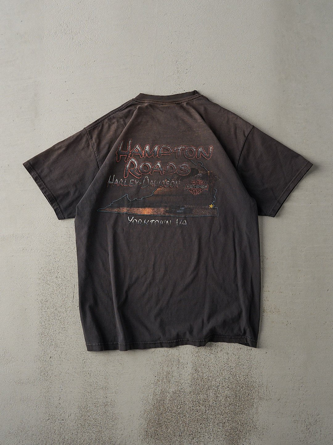 Vintage 03' Faded Black Yorktown VA Harley Davidson Tee (M)