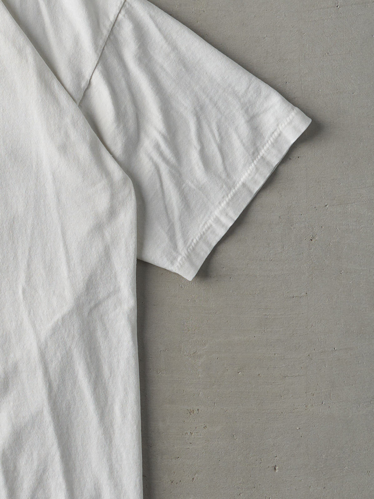 Vintage 90s White An American Classic Single Stitch Tee (L)