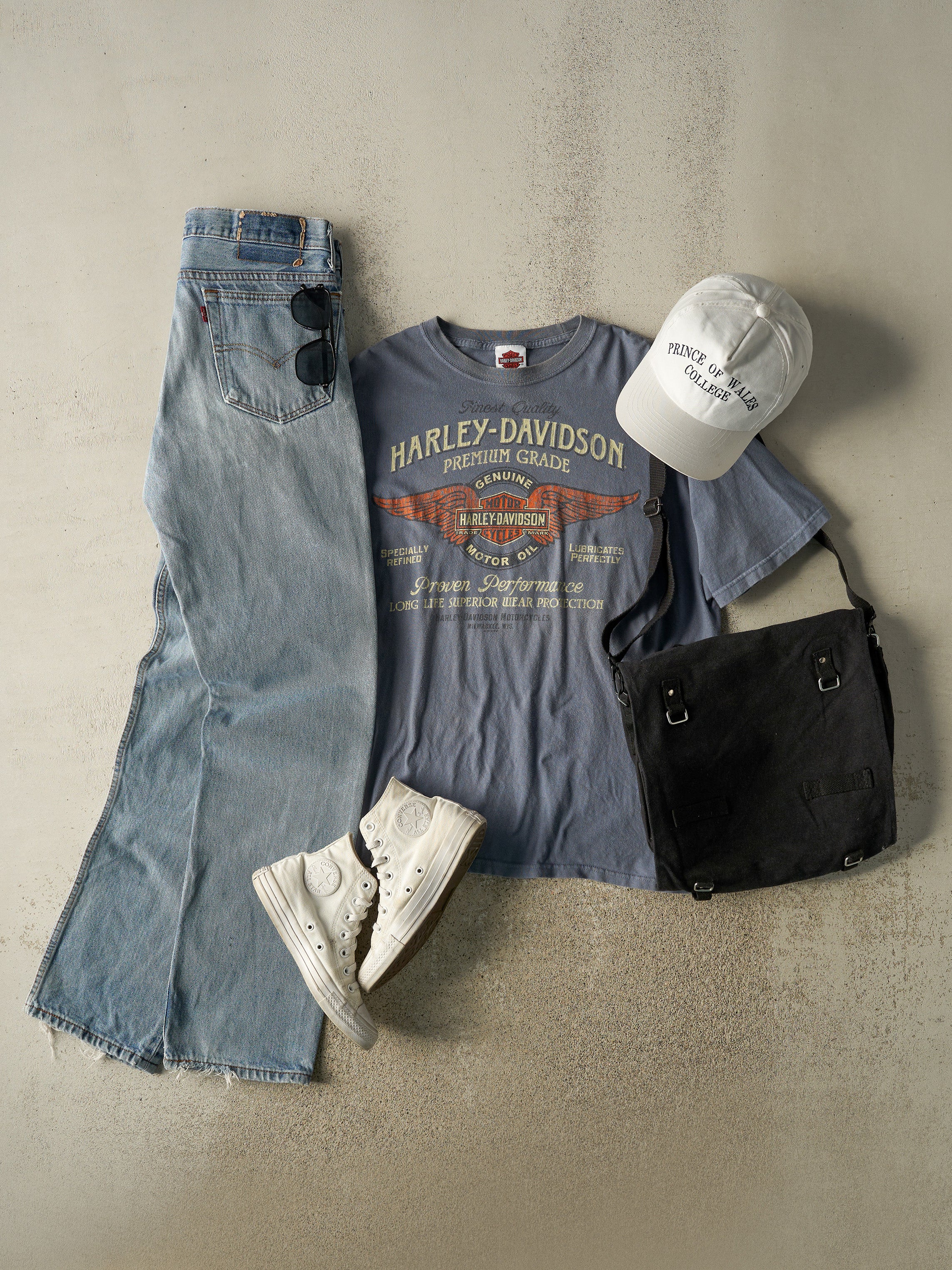 Vintage Y2K Light Wash Levi's Jeans (30x34)