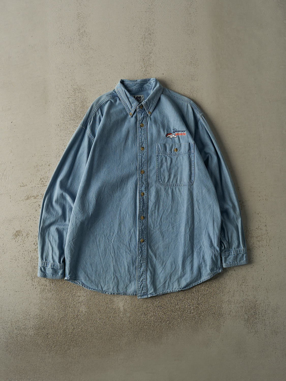 Vintage 90s Light Wash Denver Broncos Embroidered Denim Button Up (XL/XXL)