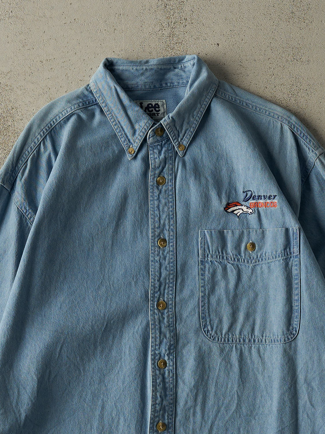 Vintage 90s Light Wash Denver Broncos Embroidered Denim Button Up (XL/XXL)