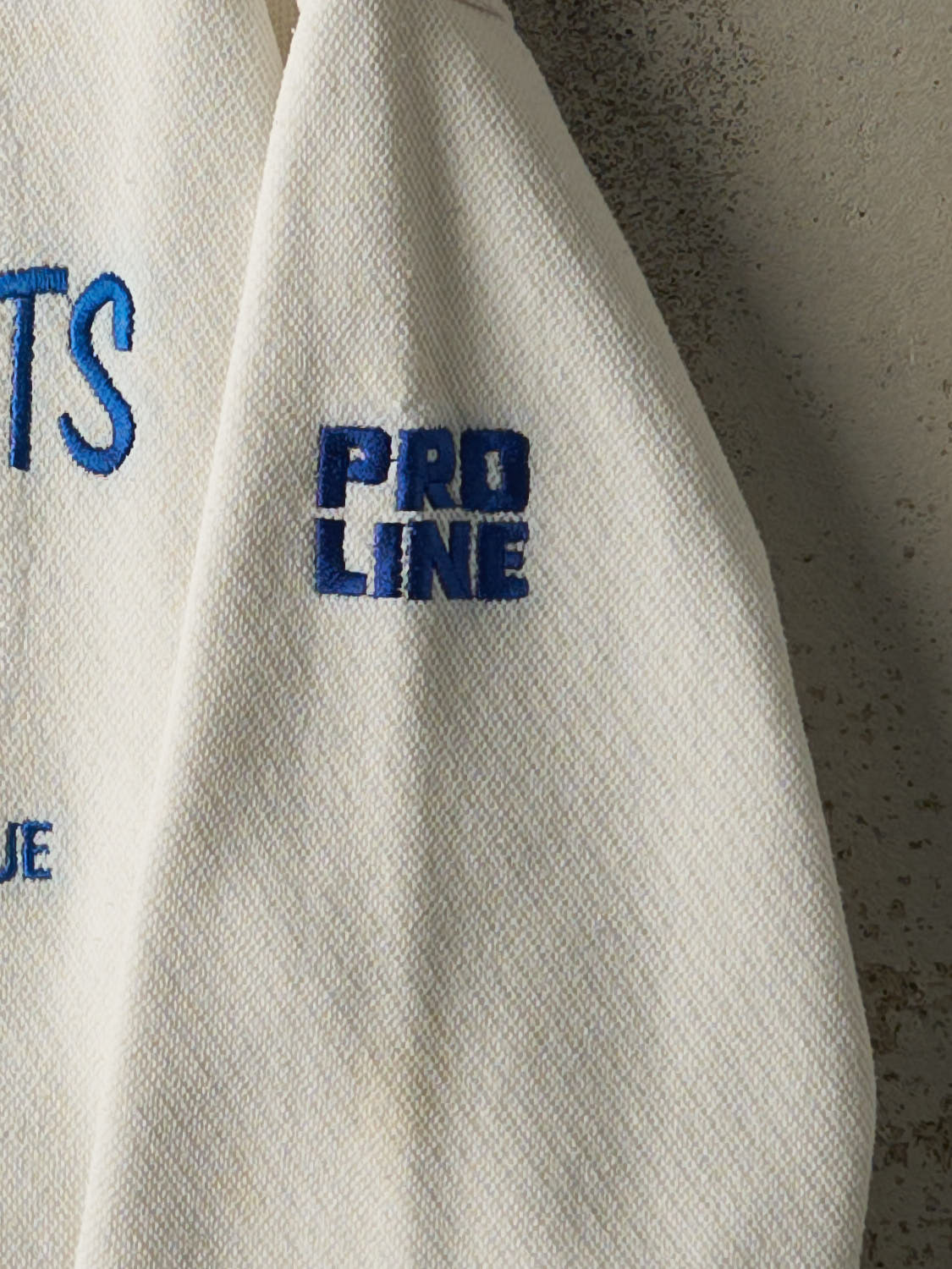Vintage 90s White New York Giants Embroidered Textured Crewneck (M)